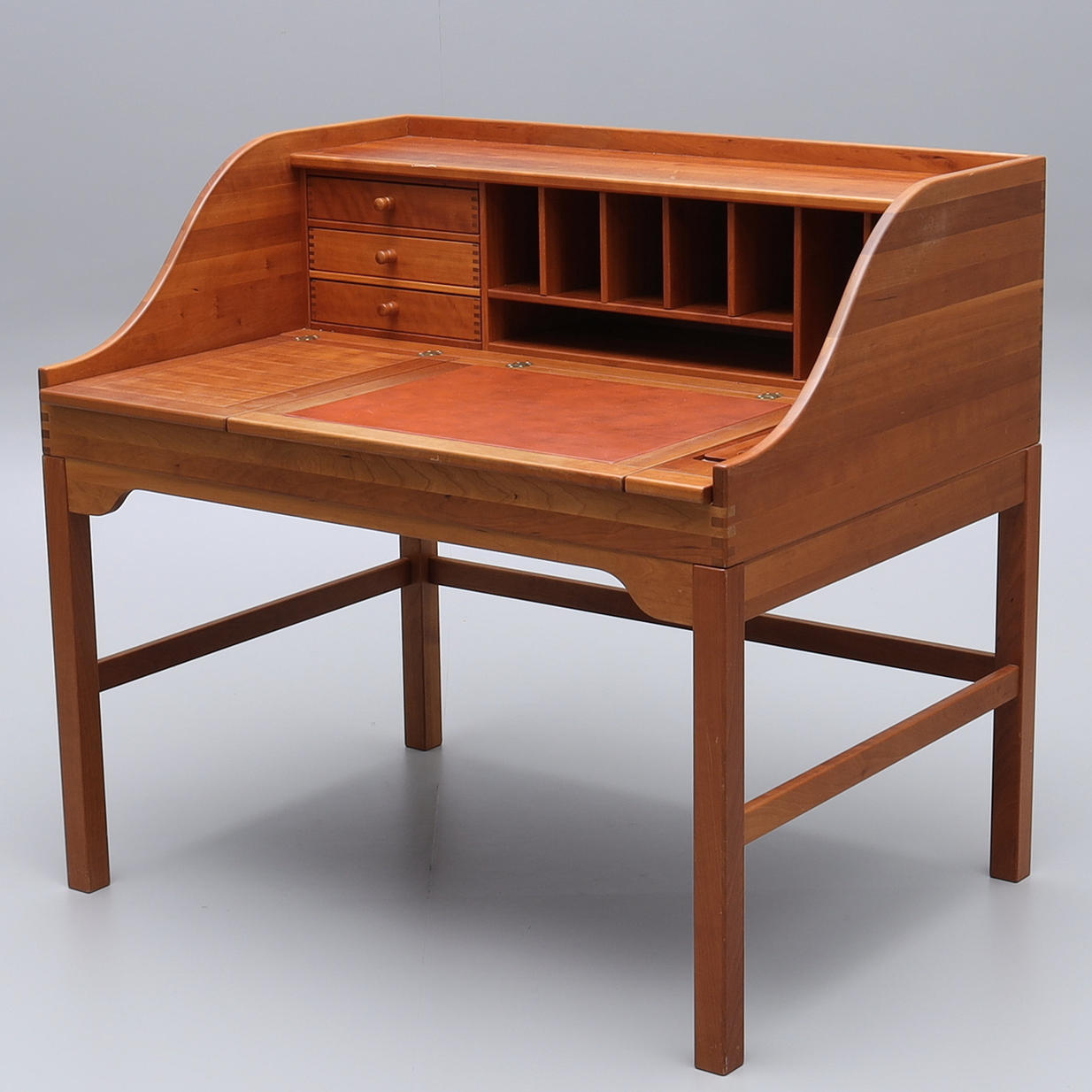 ANDERS HANSEN, skrivbord, Hadsten Träindustri, Danmark, 1900-talets slut.