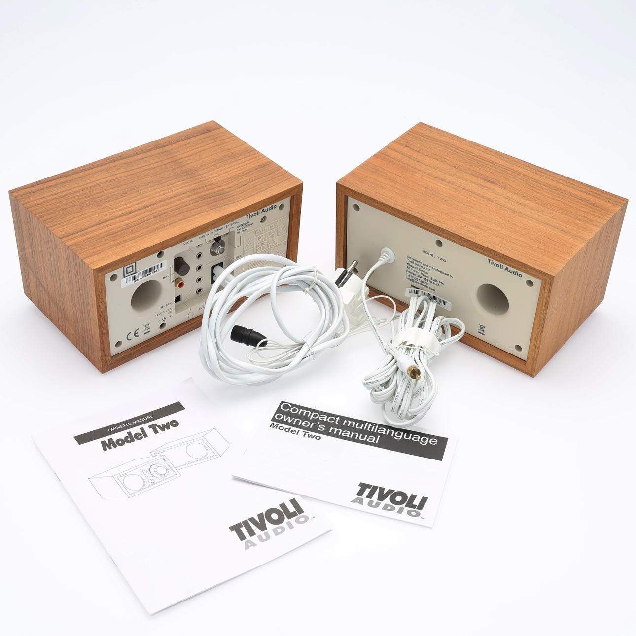 RADIO, Model Two, Henry Kloss, Tivoli Audio, 2000s. Collectables