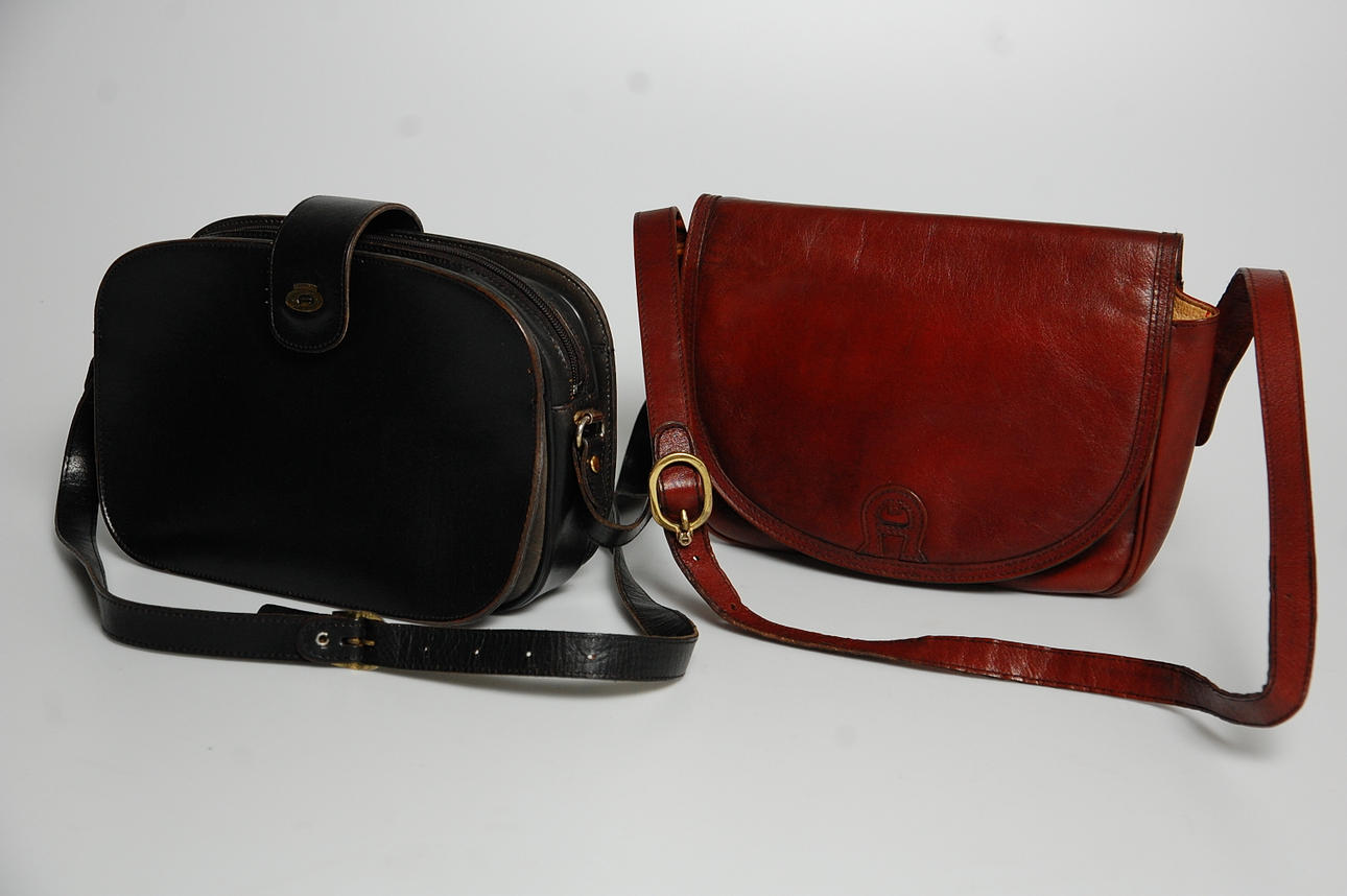 VÄSKOR, 2 st Skinn, " Etienne Aigner ".