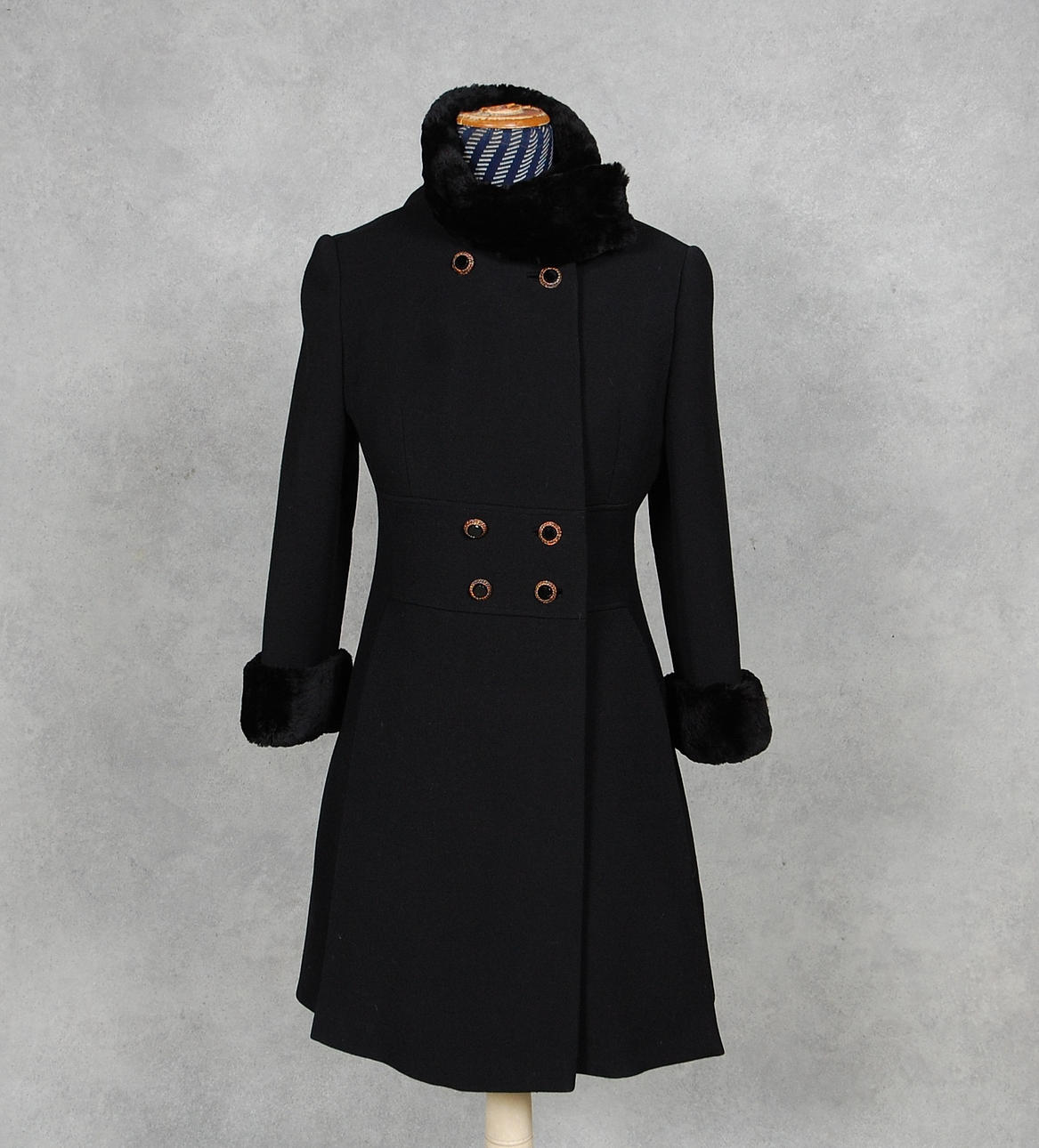 DAMKAPPA, ull, vintage " Monarch " med pälskrage.