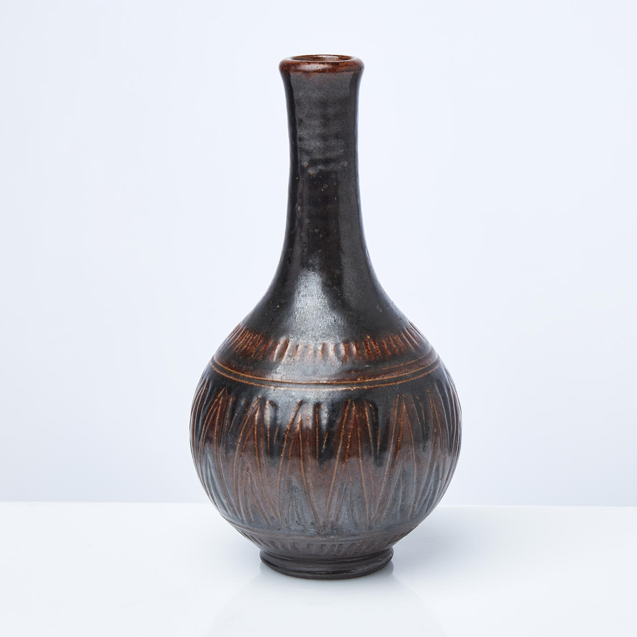 ARTHUR ANDERSSON. Vas, Wallåkra, glaserat stengods, märkt AWA Vallåkra.