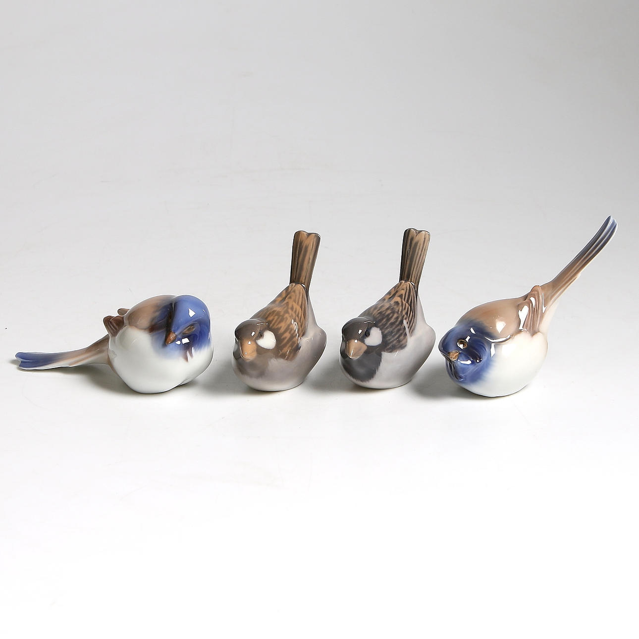 FIGURINER / FÅGLAR, 4 st, porslin, Kunglig Dansk samt Bing & Gröndahl, Danmark. 1900-tal.