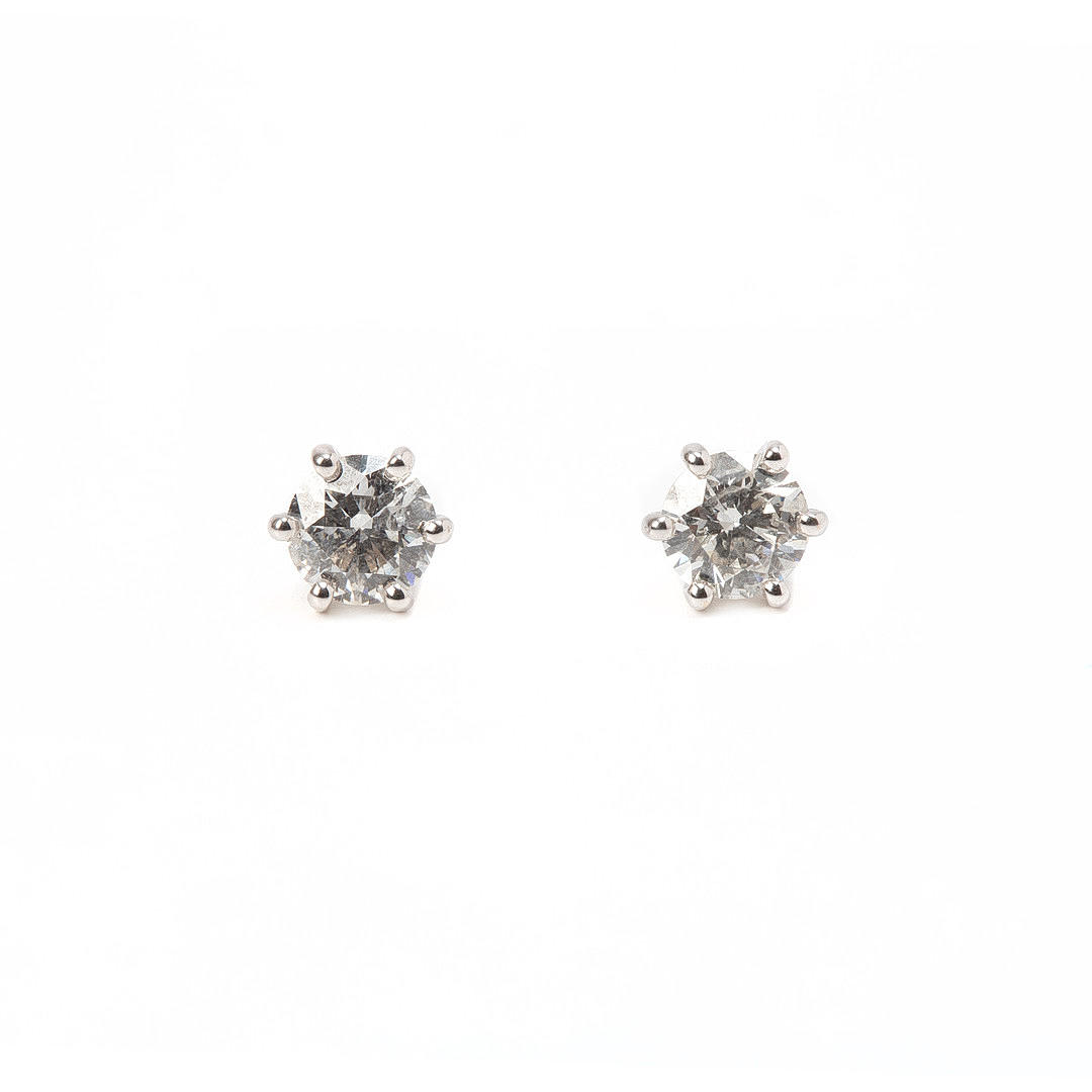 ÖRHÄNGEN, ett par, 18K vitguld med briljantslipade diamanter totalt ca ...