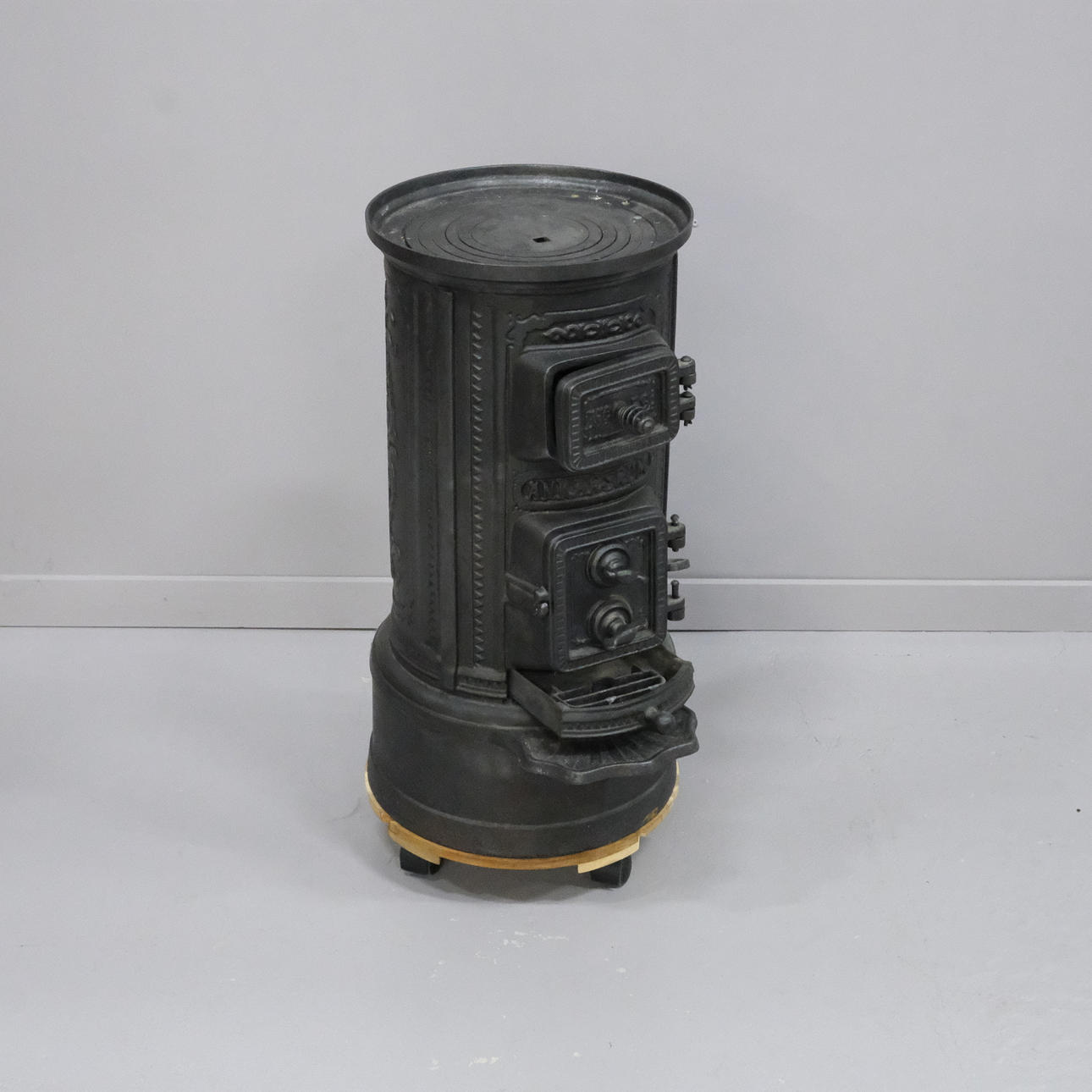 ANKARSRUM. SPIS. GJUTJÄRN.