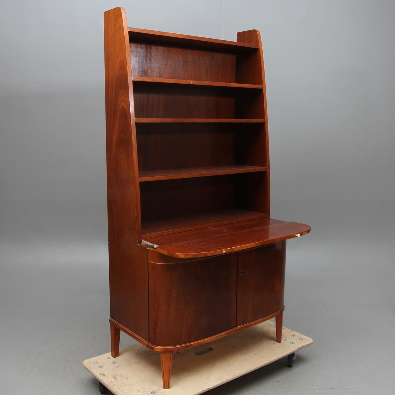 BOKHYLLA med skåp, 1900-tal.