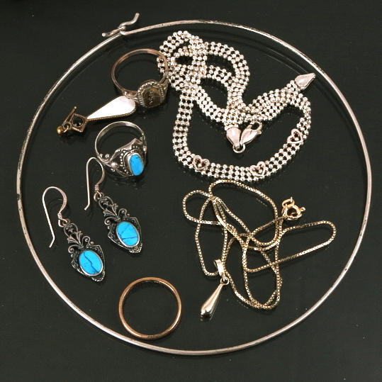 SILVERSMYCKEN 6 st, ca 30 gram + GULDRING 14K, 2,3 gram.