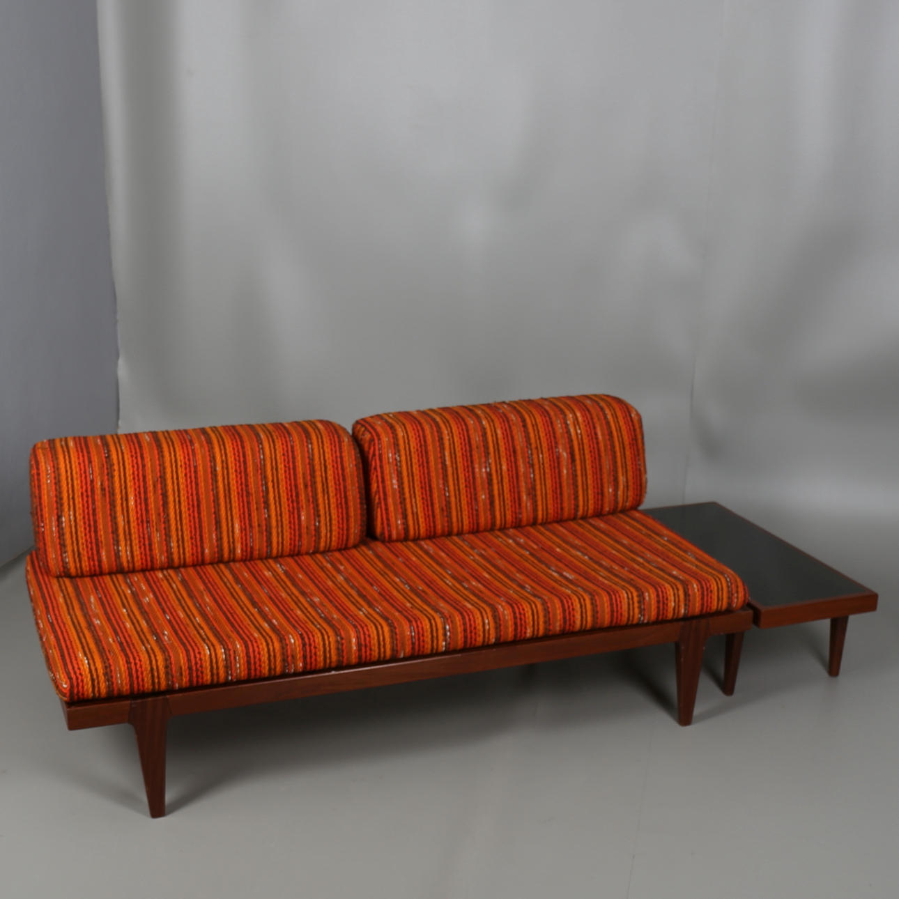 DAGBÄDD utförd i lövträ, Sverige 1960/70-tal.