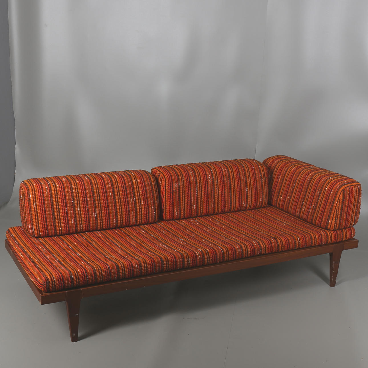 DAGBÄDD utförd i lövträ, Sverige 1960/70-tal.