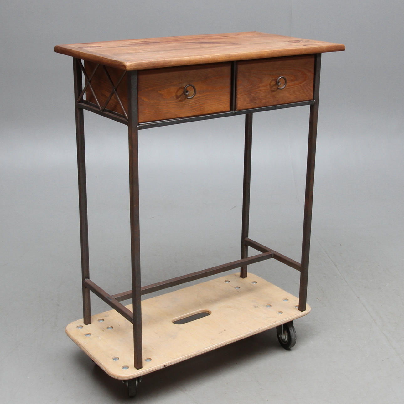 BORD, smide samt trä, 1900-talets slut.