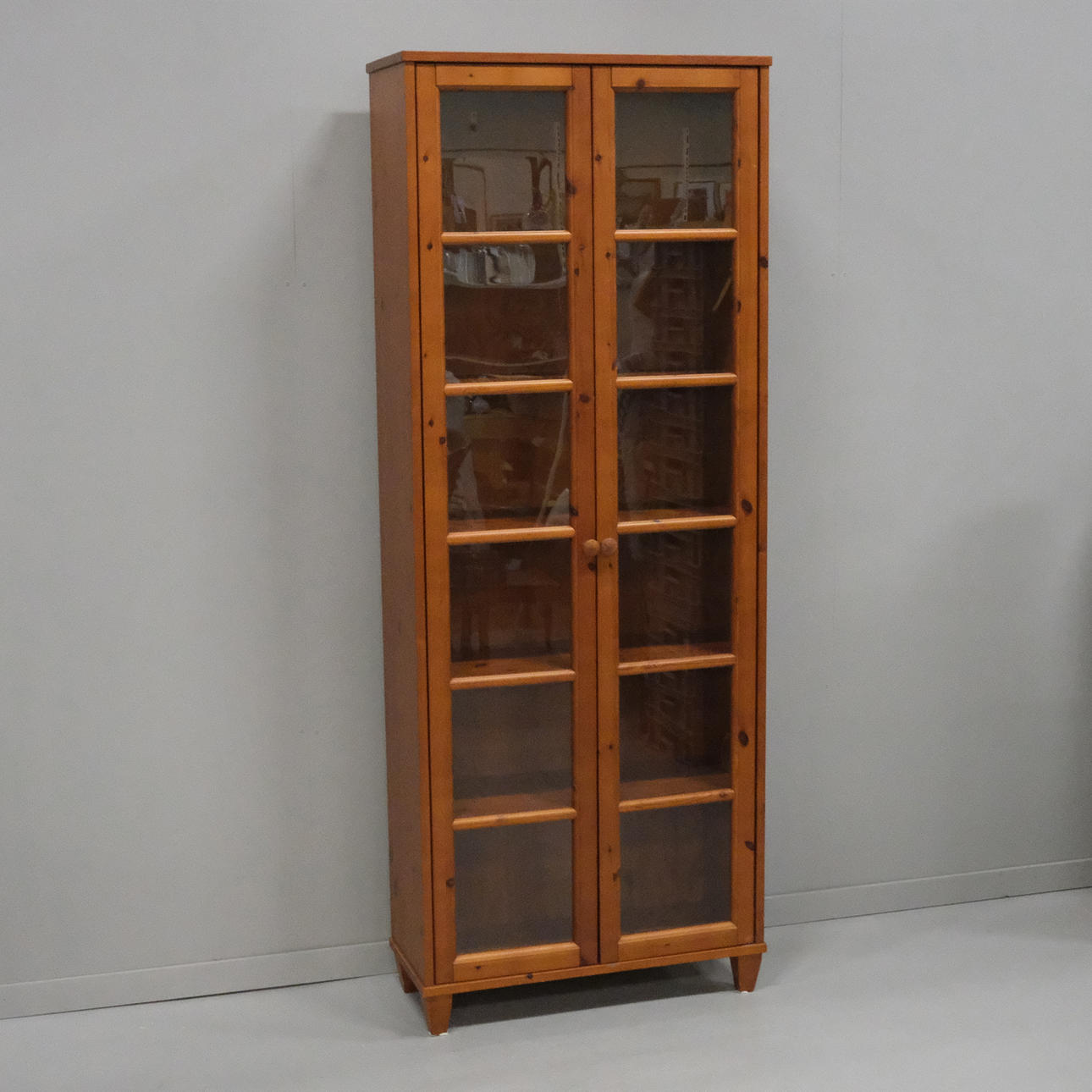 DAHLSTRÖM & TORGNER AB. VITRINA O ESTANTERÍA.