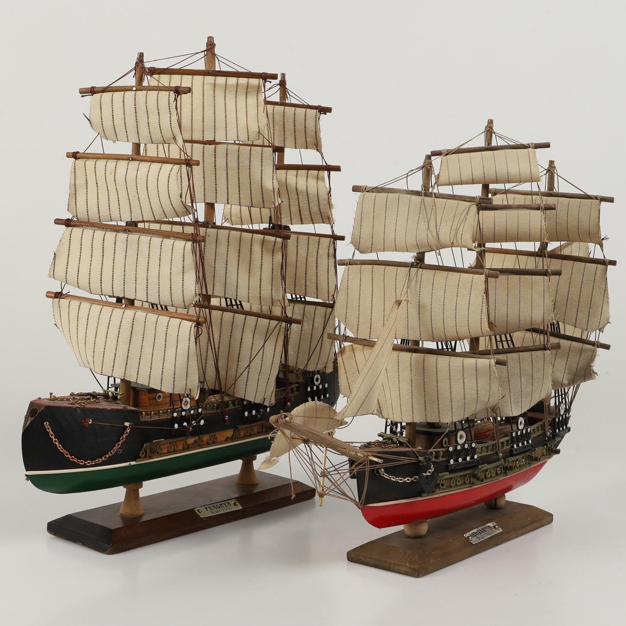 SCHIFFSMODELLE, 2 Stück, „Fragatta“ und „Bergantin“, Holz/Textil.
