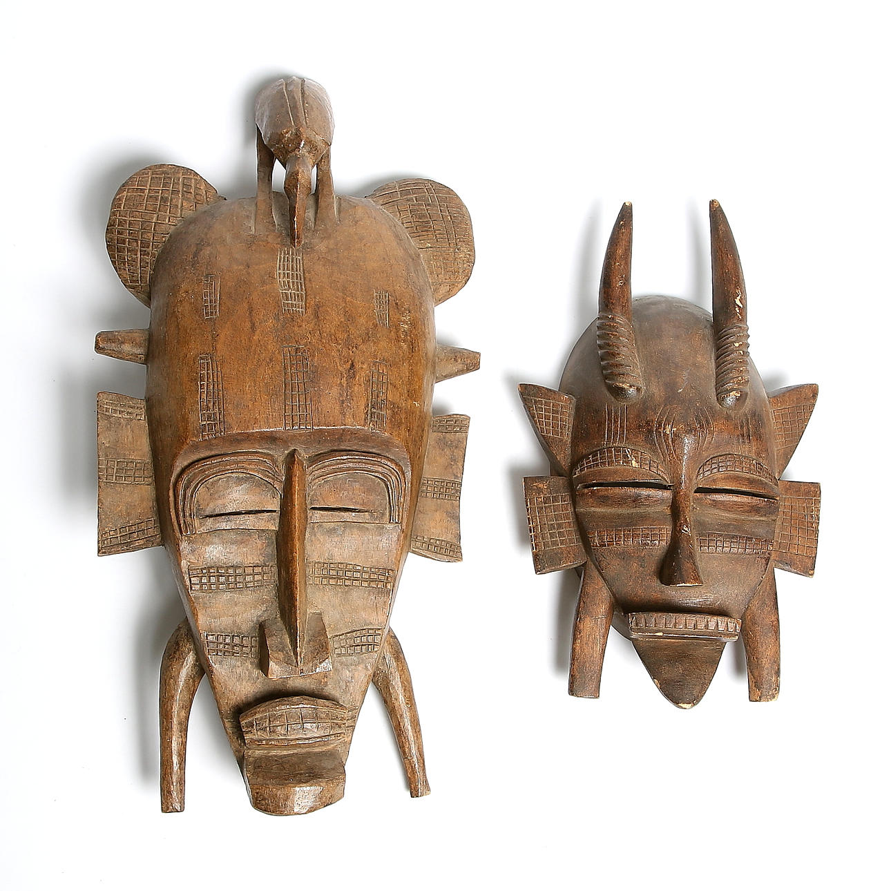 MASKER, 2 st, trä, Afrika, 1900-tal.