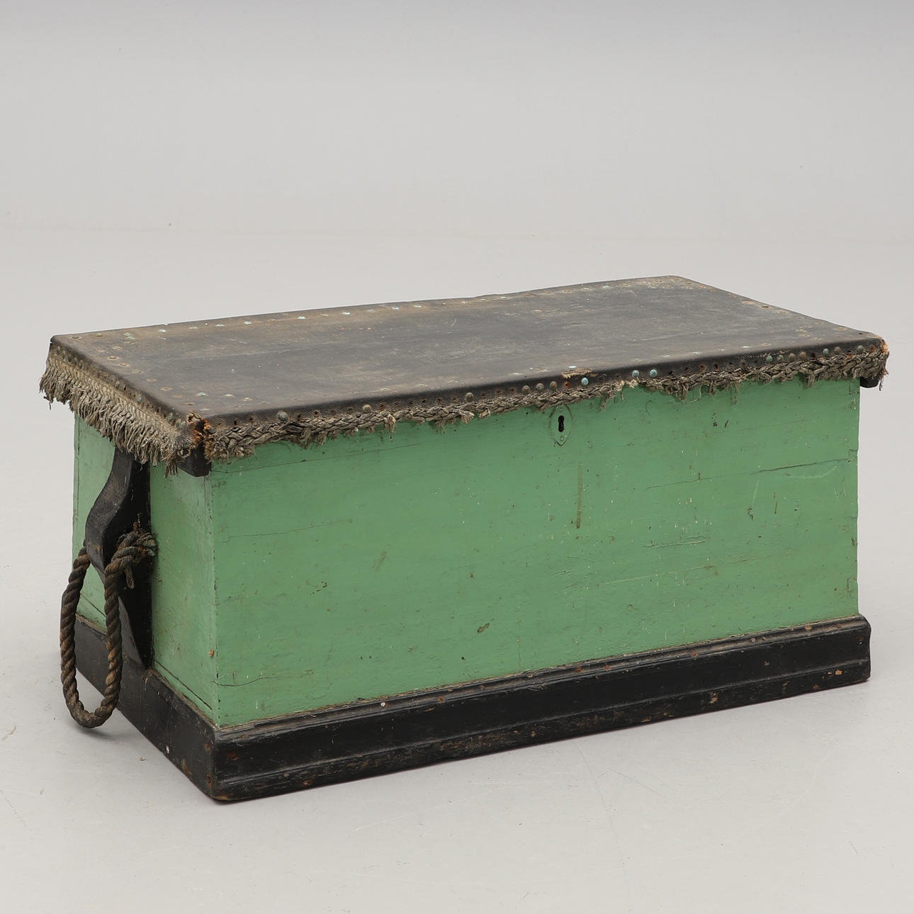 Cofre de marinero de finales del siglo XIX.