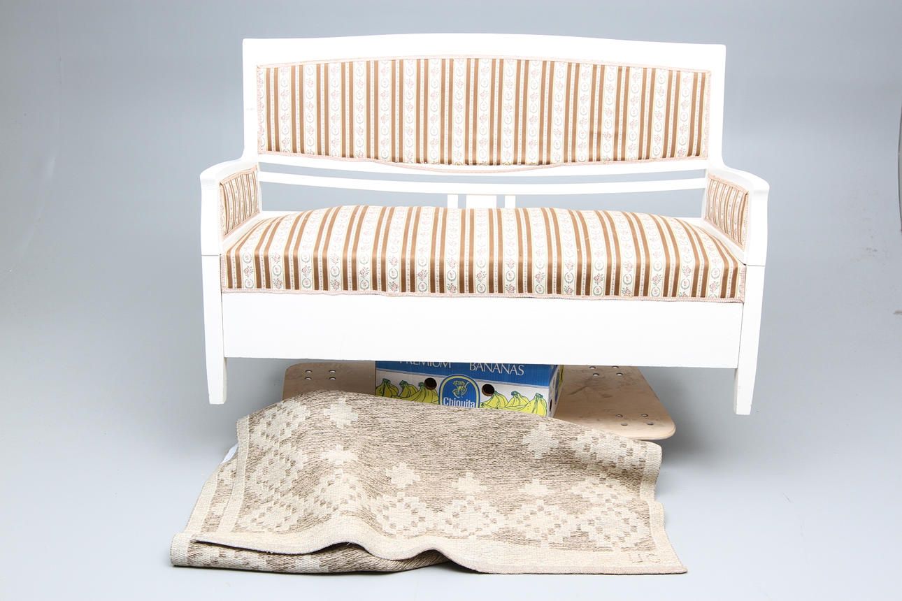 SOFFA, jugend, vitmålad, ca 1920, samt matta sign UC.