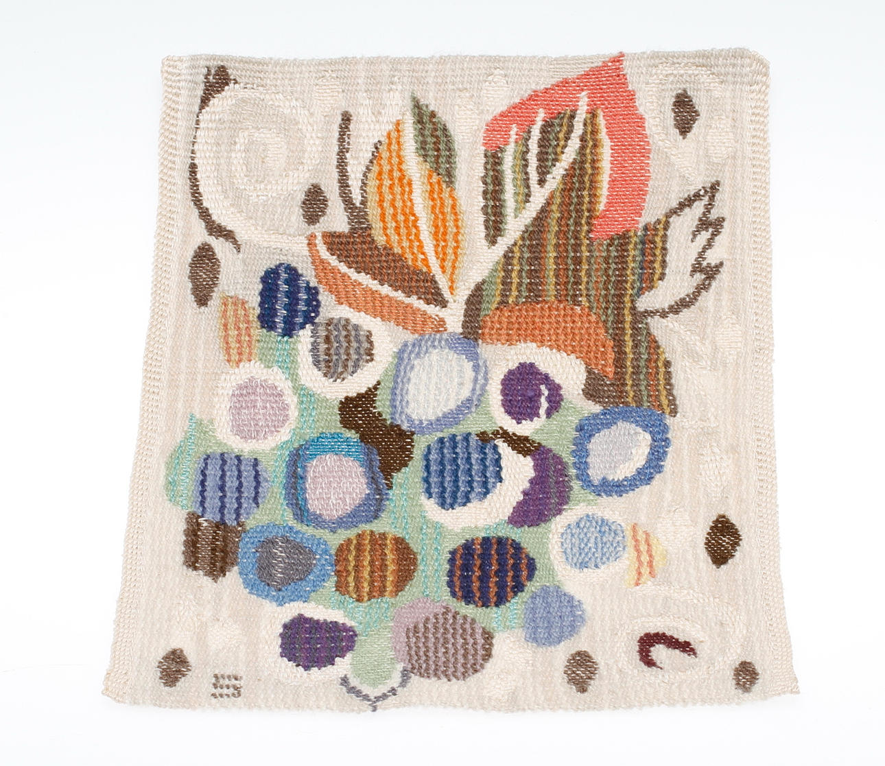 VÄVNAD, "Vindruvor", komp. Barbro Sprinchorn för ABMMF(Märta Måås-Fjetterström), signerad S, 34x24 cm.