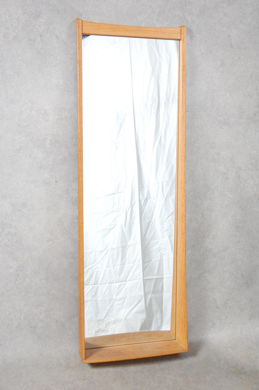 SPEGEL med hylla 1960-tal.