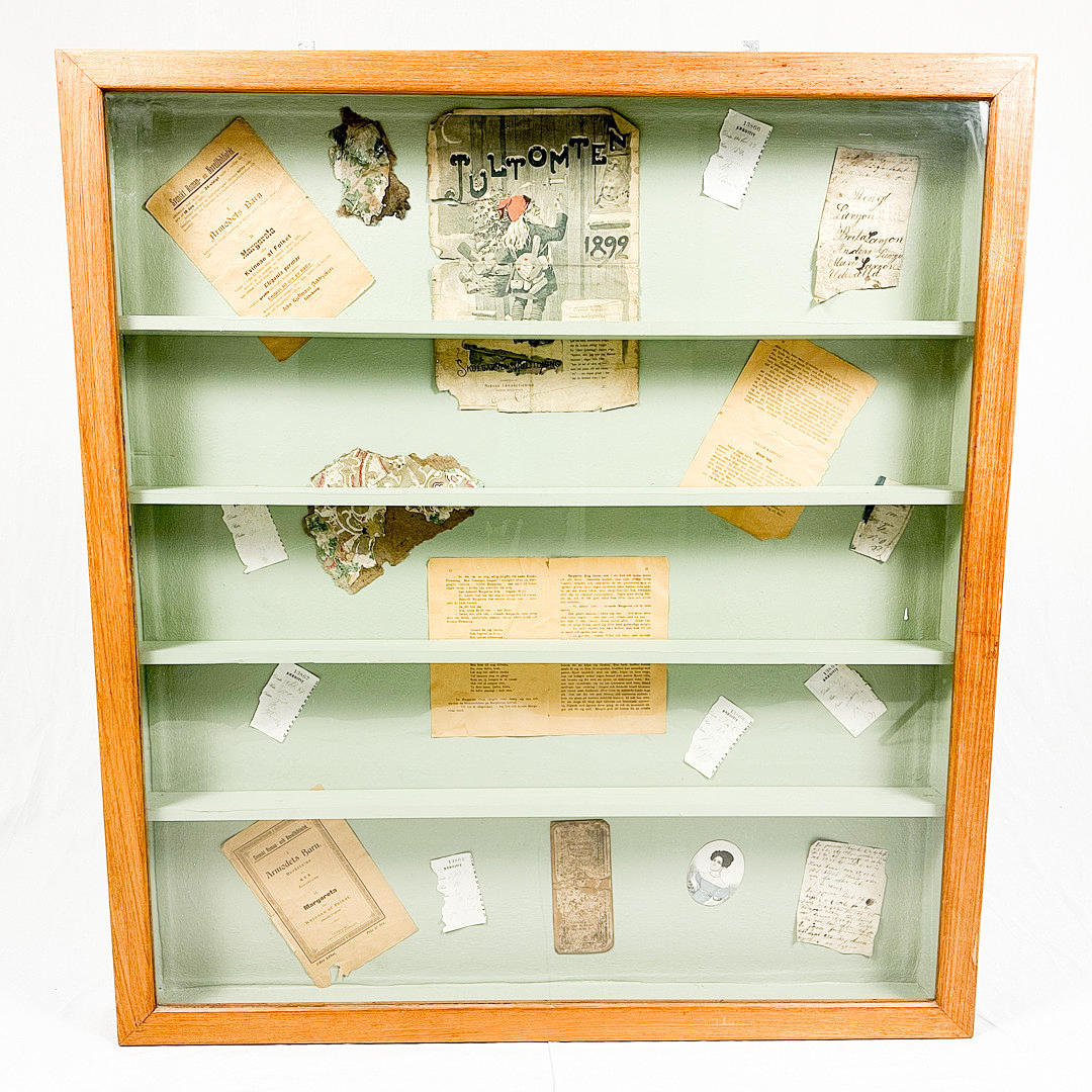 Vitrin / Monterskåp.