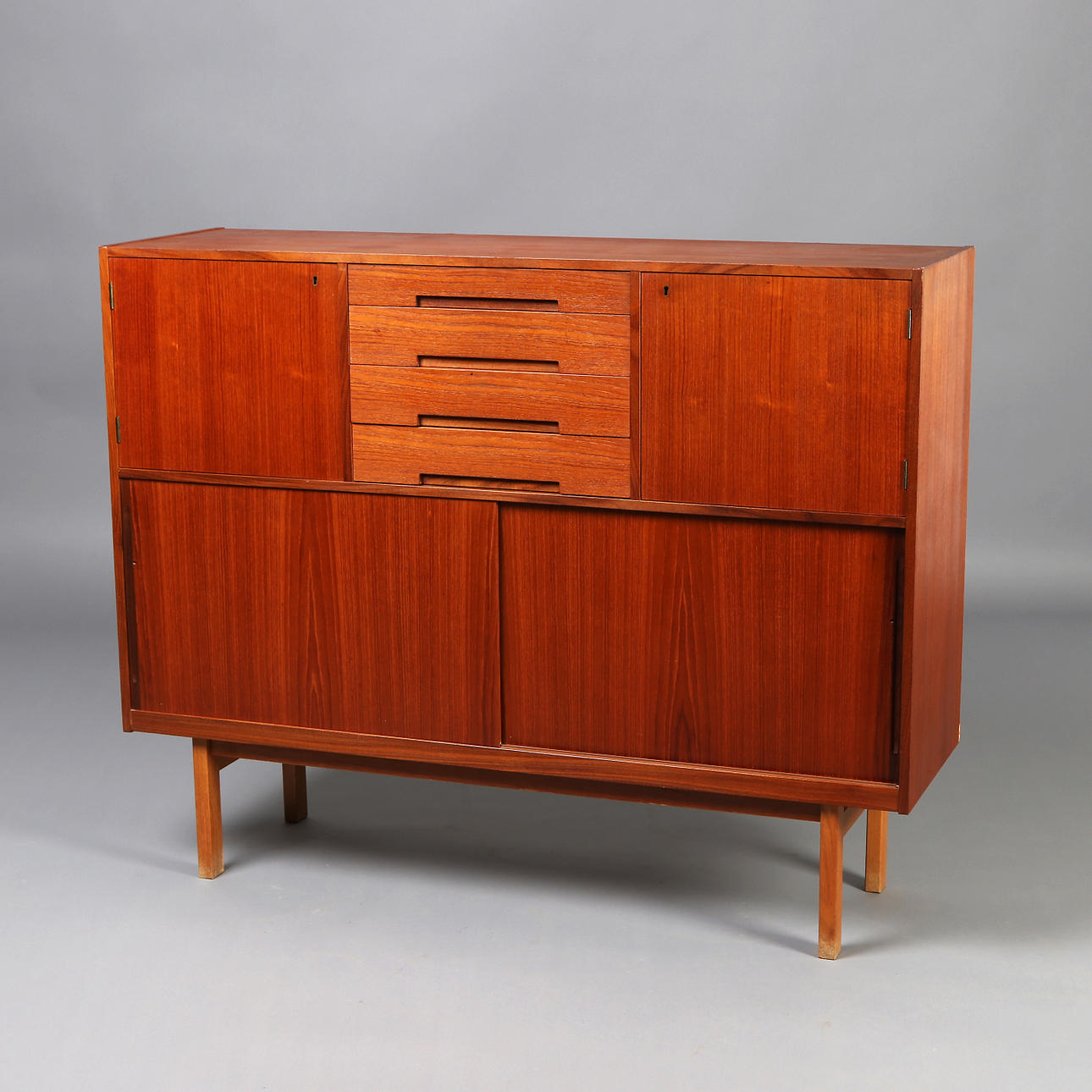 GULLEBO, SIDEBOARD.