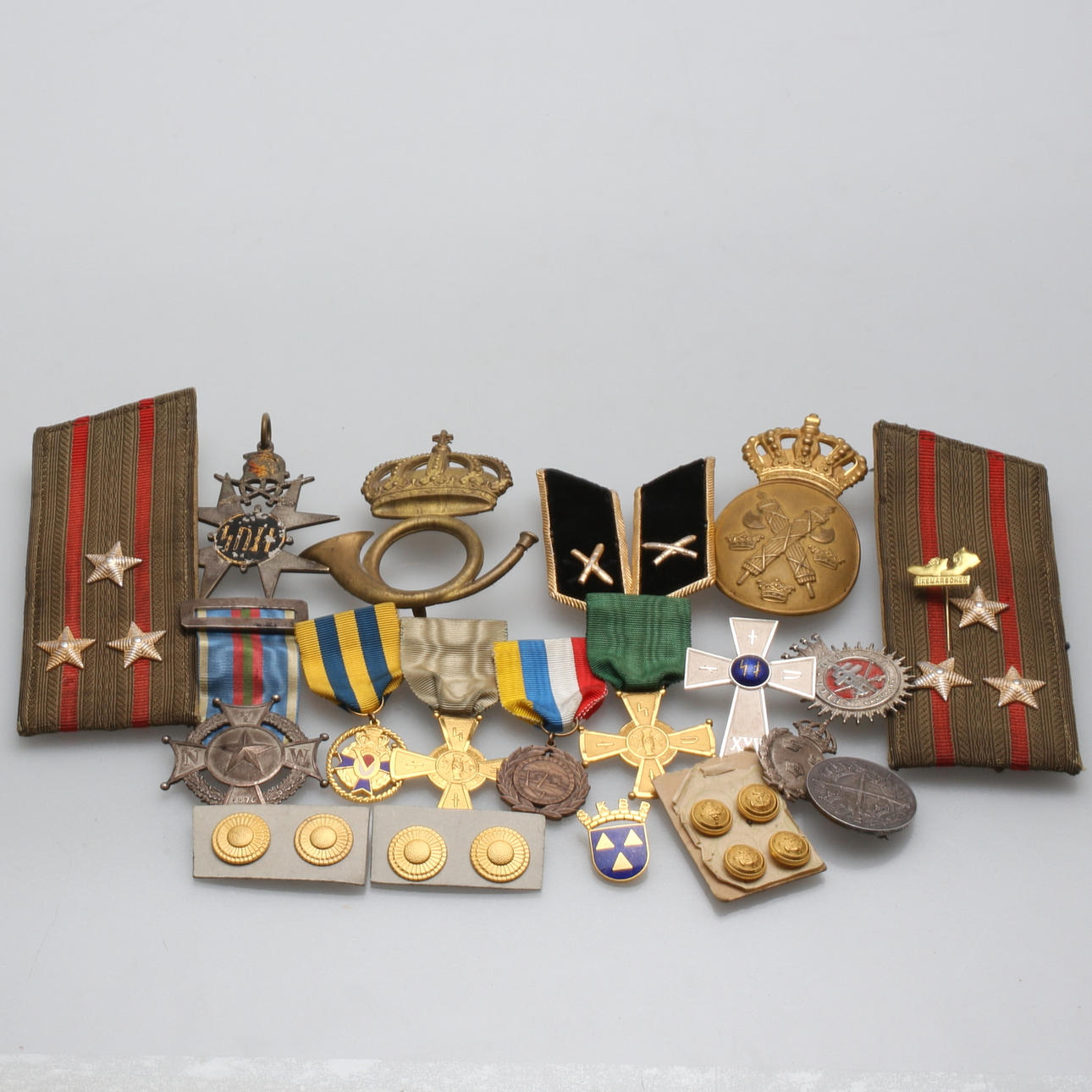 MEDALJER samt EMBLEM, olika världsdelar, 18-1900-tal.