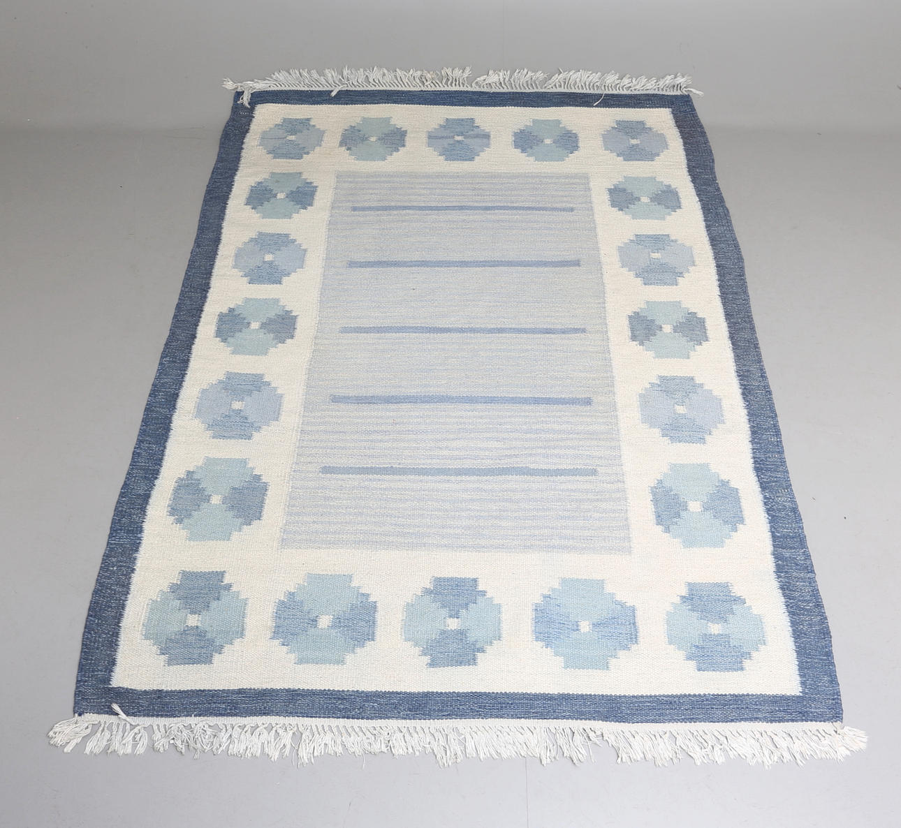 MATTA, röllakan, ca 226 x 170 cm.