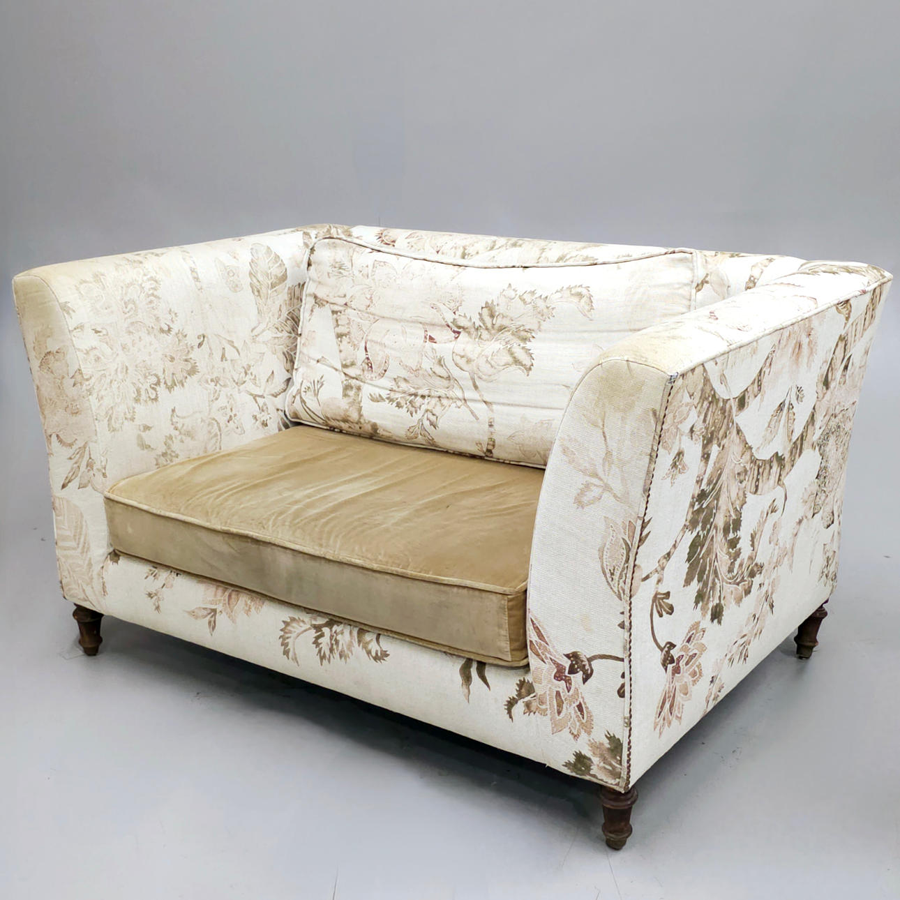 STOR POLSTRET DOBBELT LÆNESTOL.