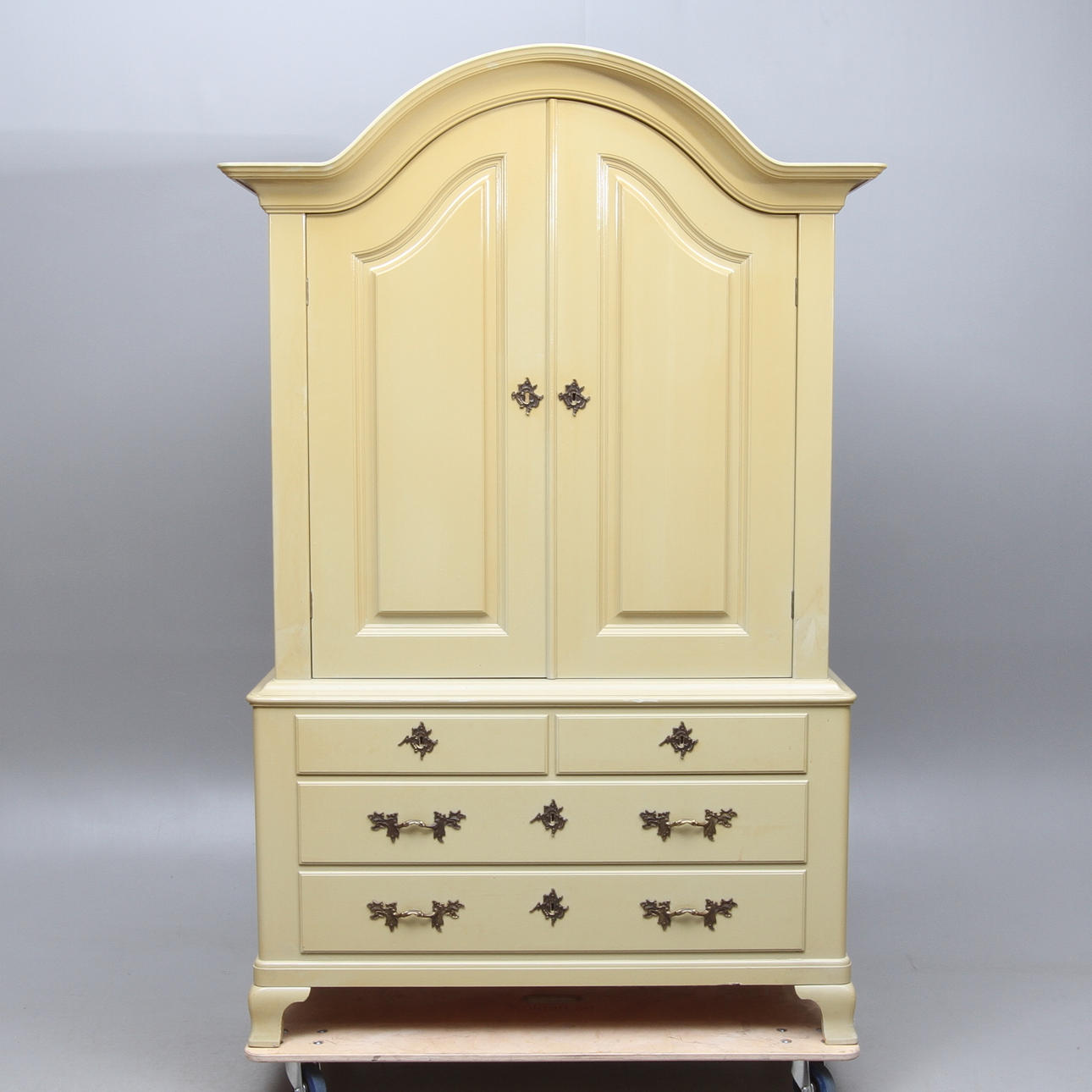 MATSALSSKÅP, rokokostil, 1900-tal.