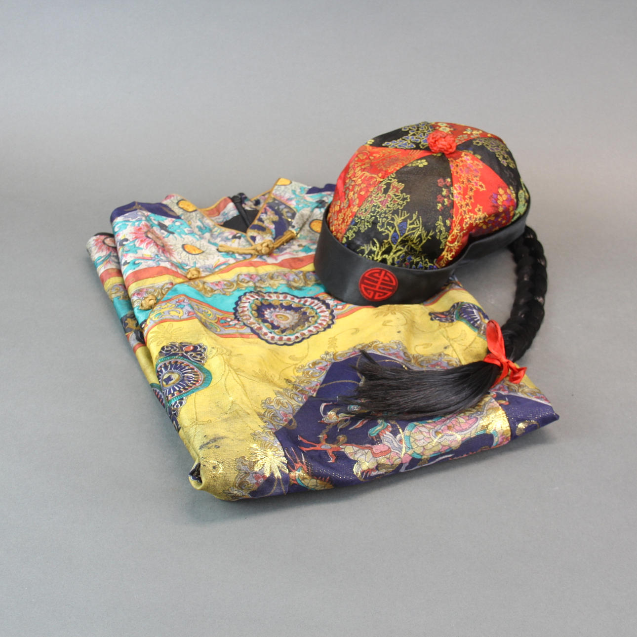 KINESISK CHONG SAM OG SILKE HAT.