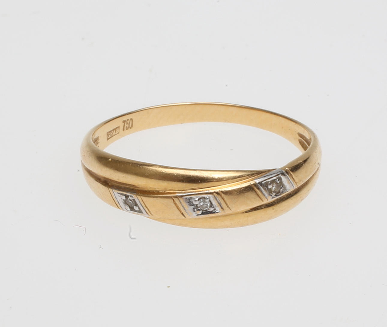 RING, 18 k, med 3 st diamanter.