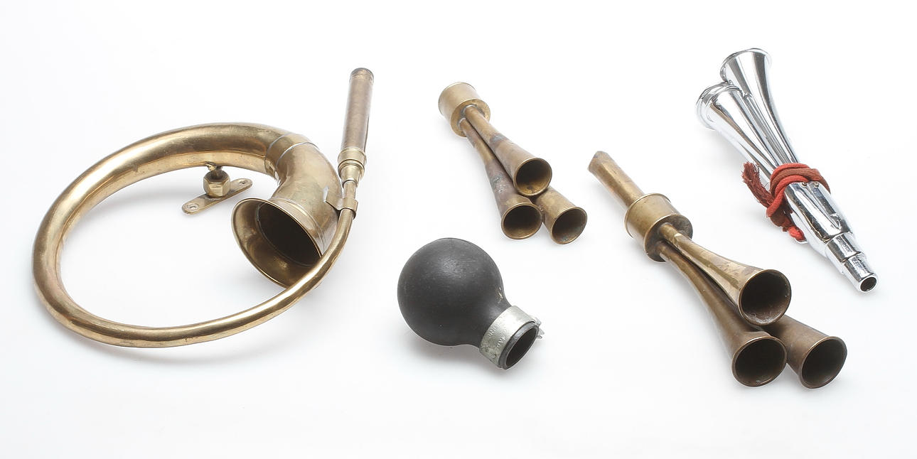 SIGNALHORN med mera, 4 delar.