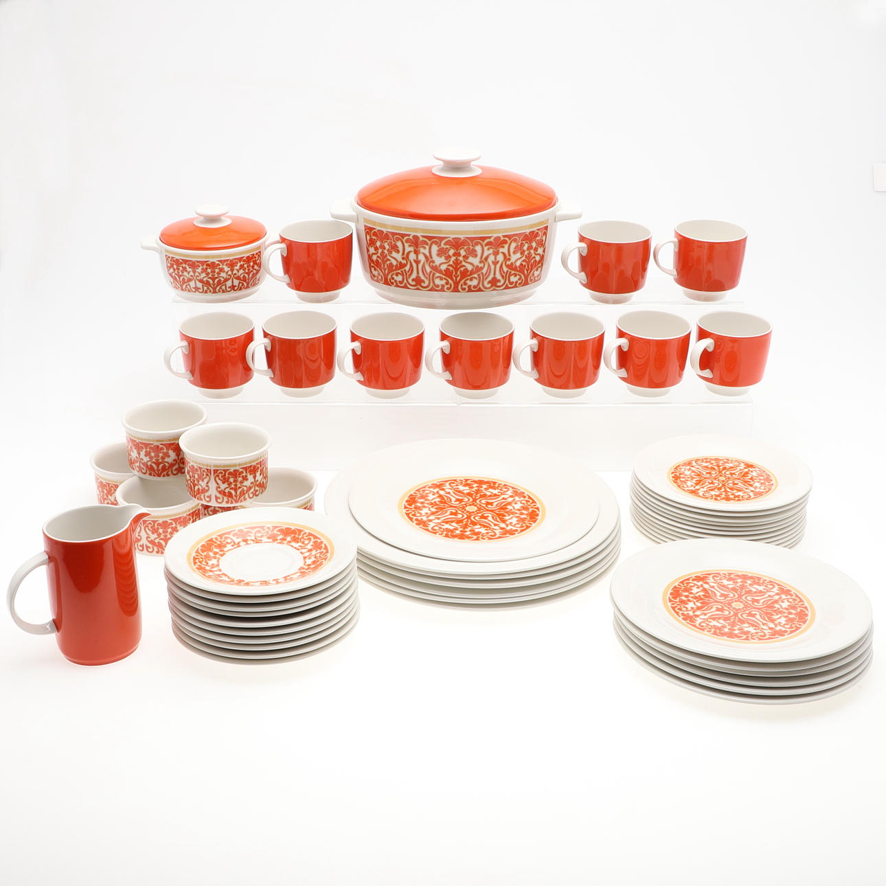 A ROYAL DOULTON SEVILLE PATTERN PART COFFEE & DINNER SERVICE.