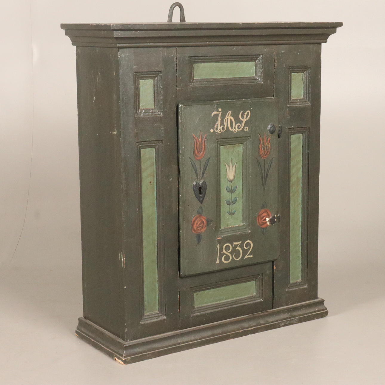 MUEBLE DE PARED, madera pintada, fechado en 1832.