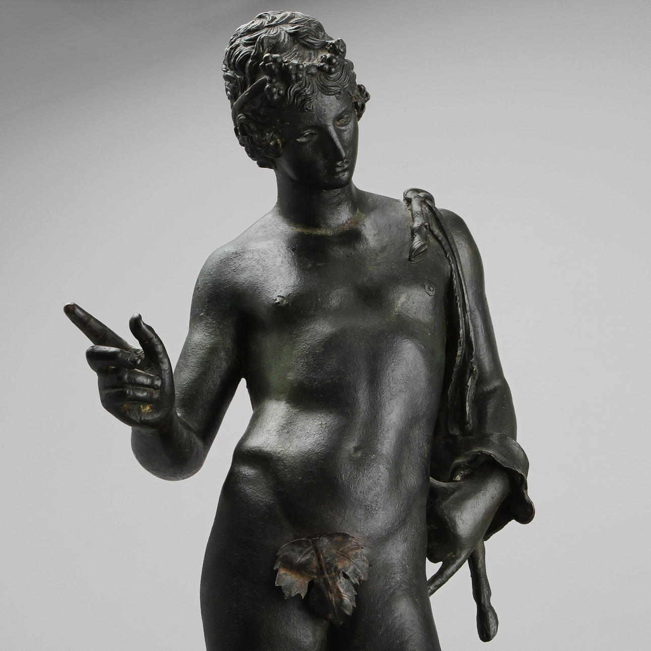 SKULPTUR "Narcissus", mörkpatinerad brons. Bär signatur G. Amodio-Napoli.