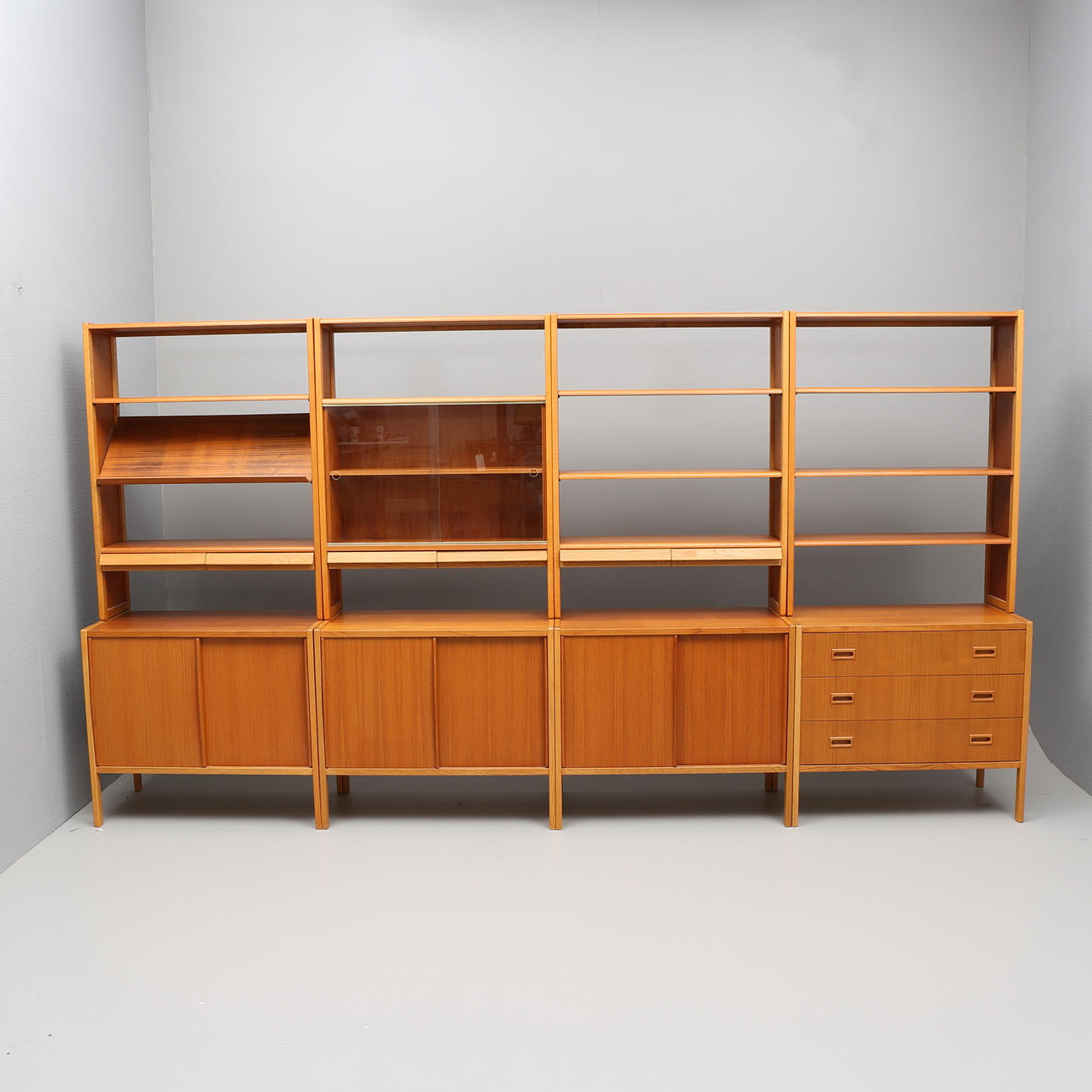 BOKHYLLA, 4 sektioner, Bertil Fridhagen Bodafors 1959.