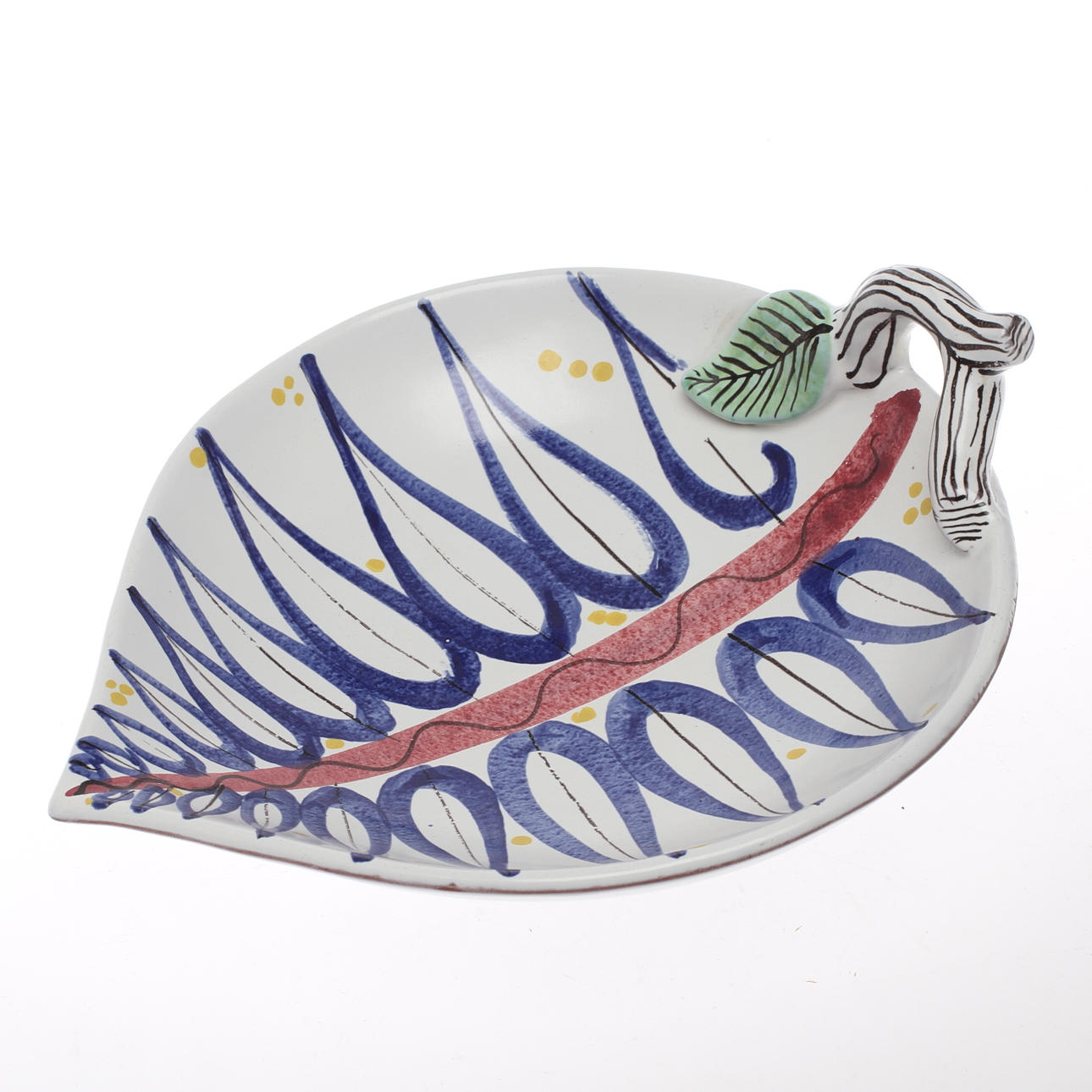 SKÅL, fajans, lövformat, Stig Lindberg, Gustavsberg Studio. Målarsignatur för Giovanni Pugno.