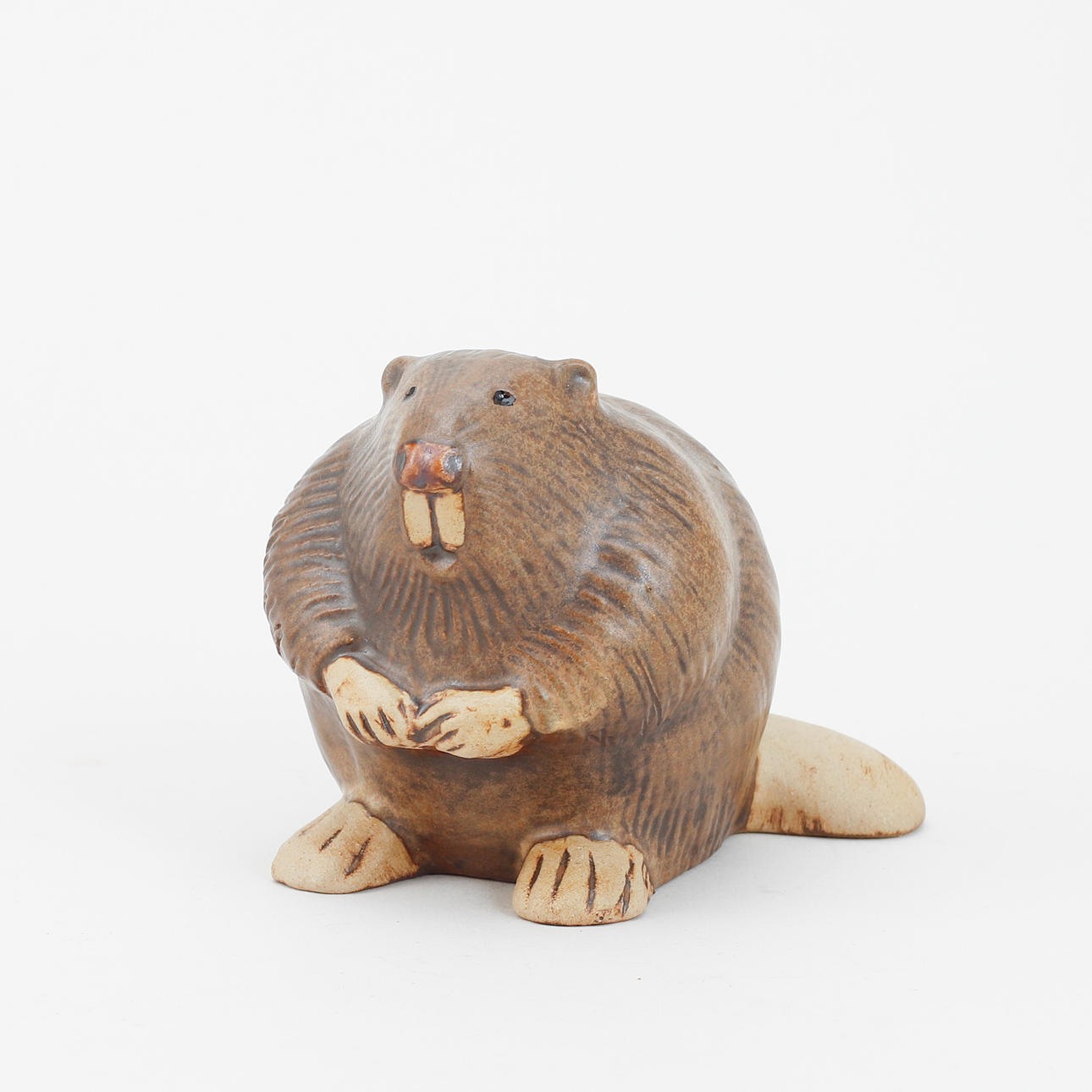 LISA LARSON. Figur, Biber, Steinzeug, Jie.