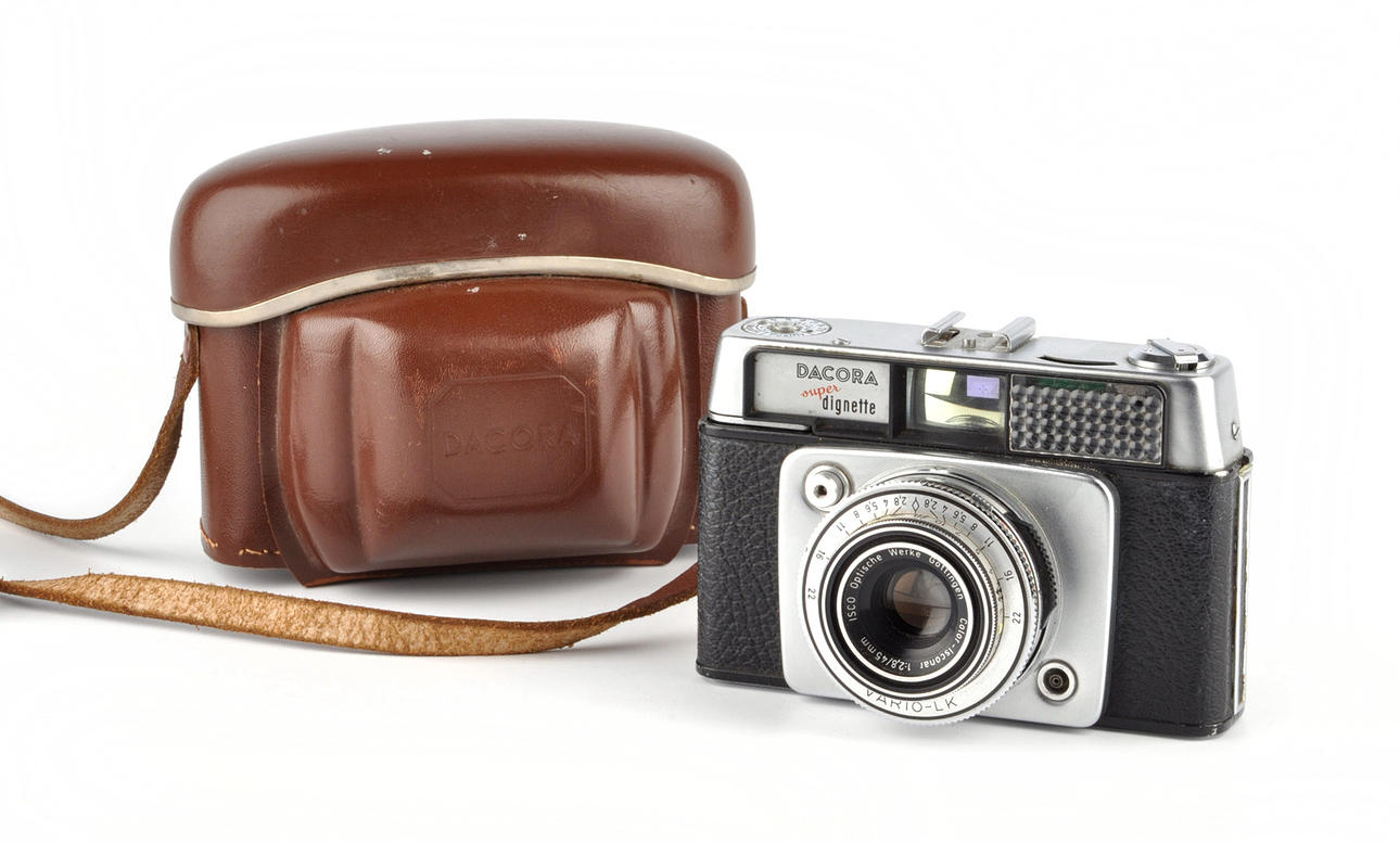 DACORA. Super Dignette Vario-LK. Brun läderväska. Objektiv av Optische Werke Göttingen.