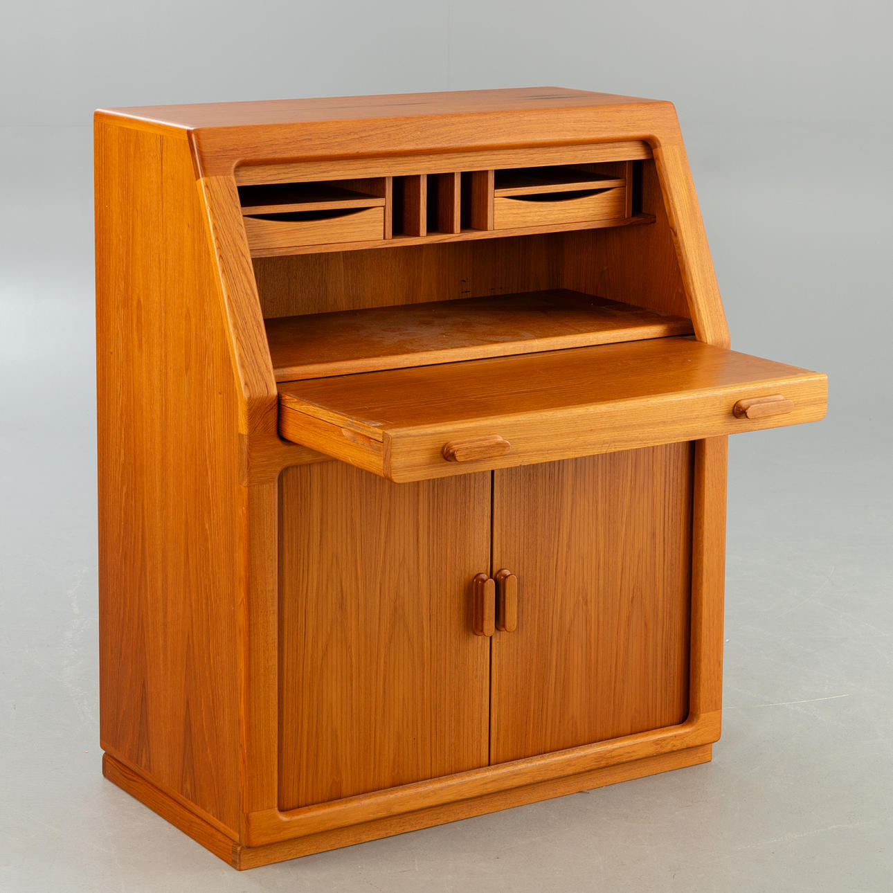 Dyrlund, Teak Sekretär.