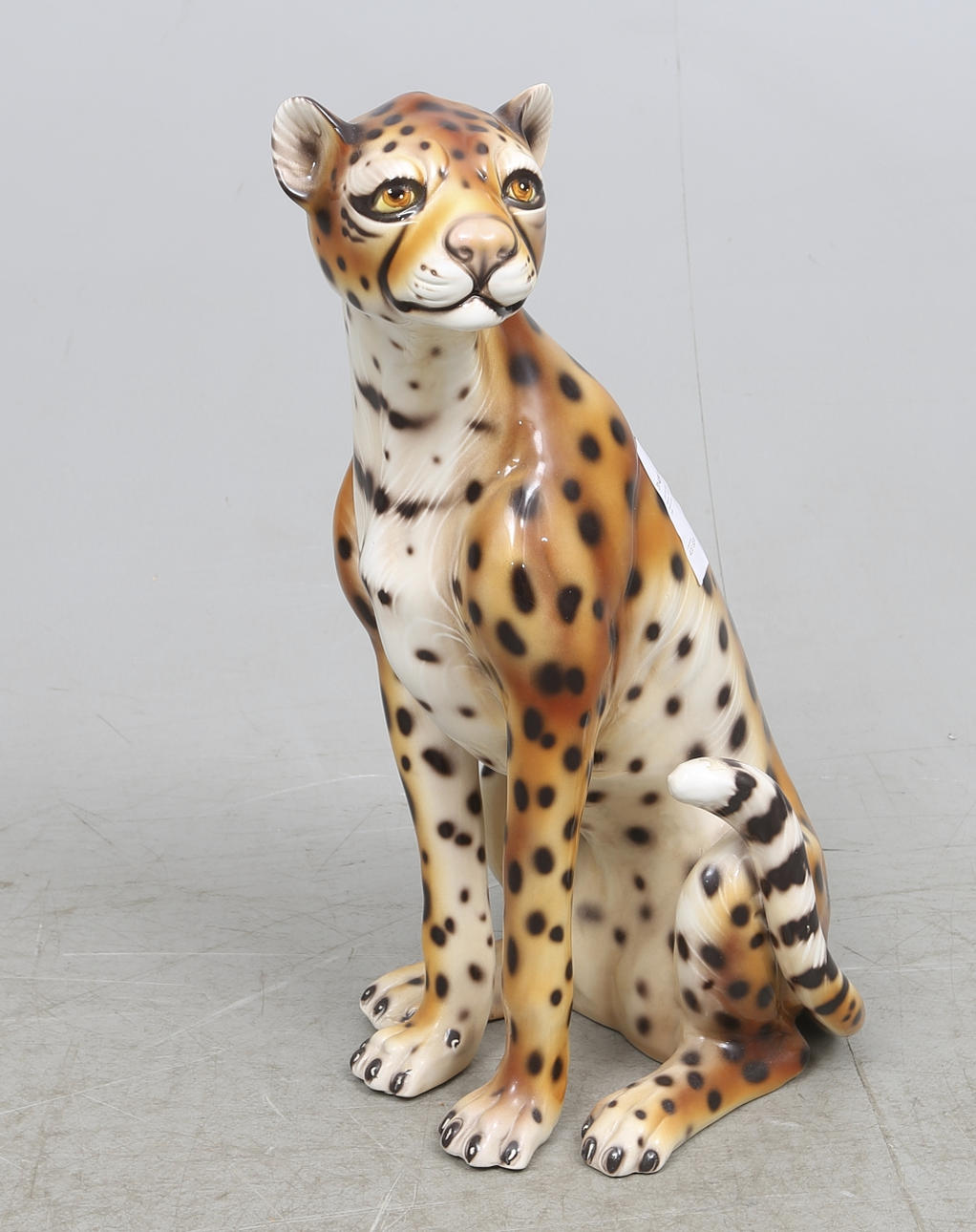 GOLVFIGURIN, keramik, 1900-talets andra hälft.