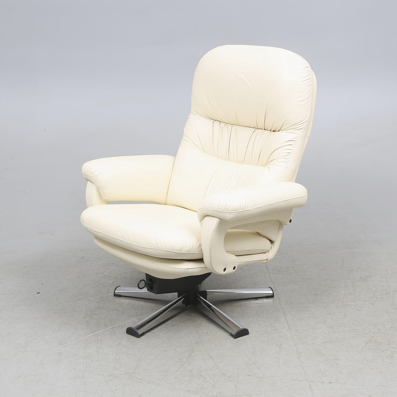 SNURRFÅTÖLJ, 1900-talets andra hälft.