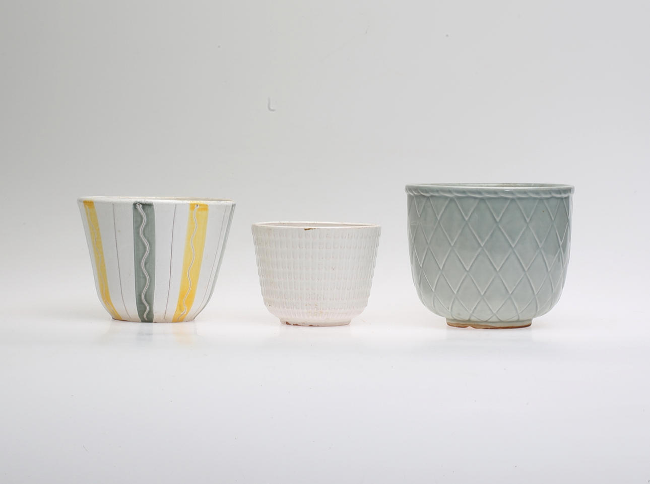 YTTERFODER, 3 st, Upsala Ekeby, Rörstrand bland annat.