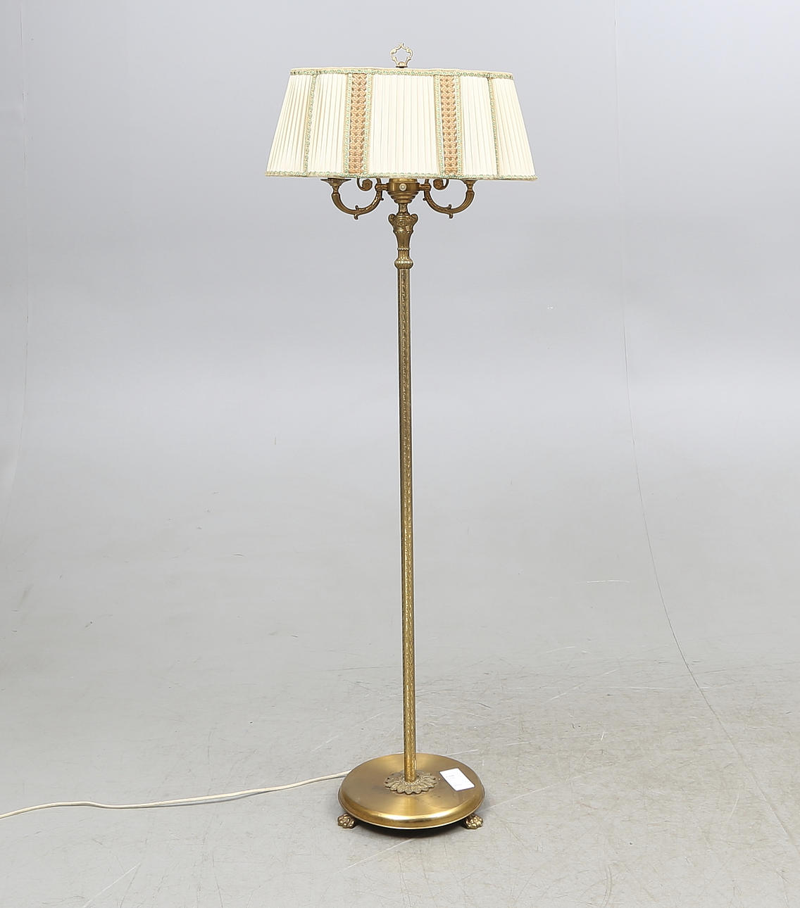 GOLVLAMPA, mässing, 1900-tal.