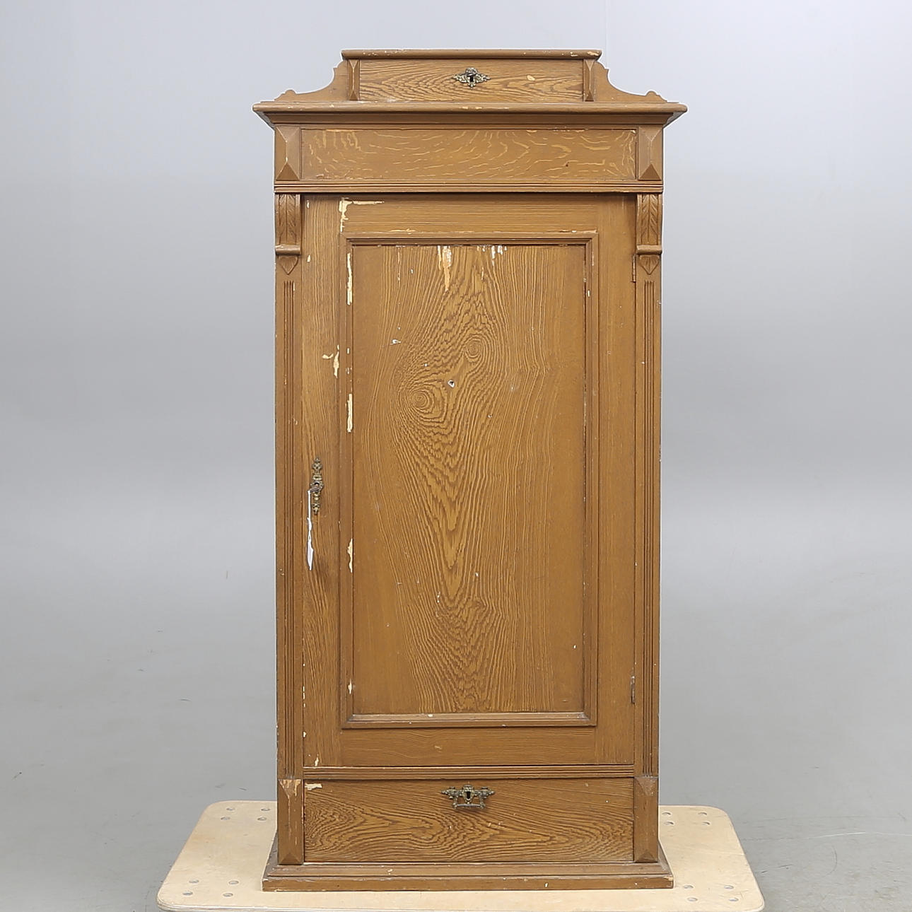 KLÄDSKÅP, 1800-talets slut.