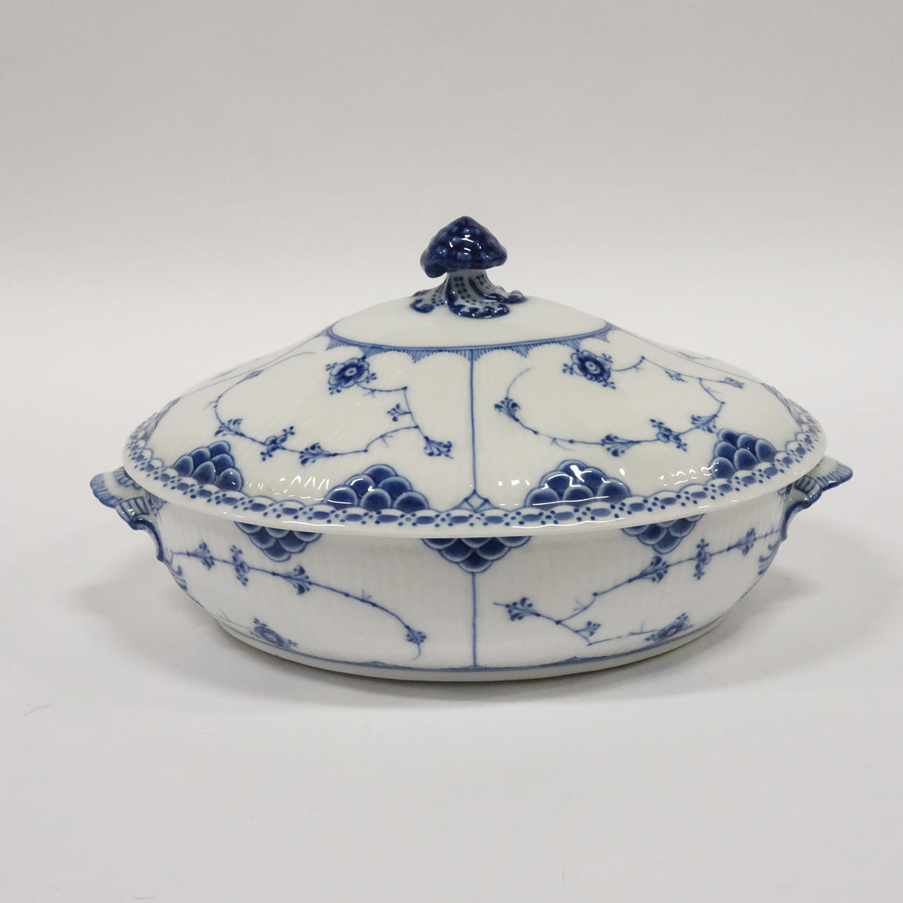 ROYAL COPENHAGEN. TERRIN, MUSSELMALET.