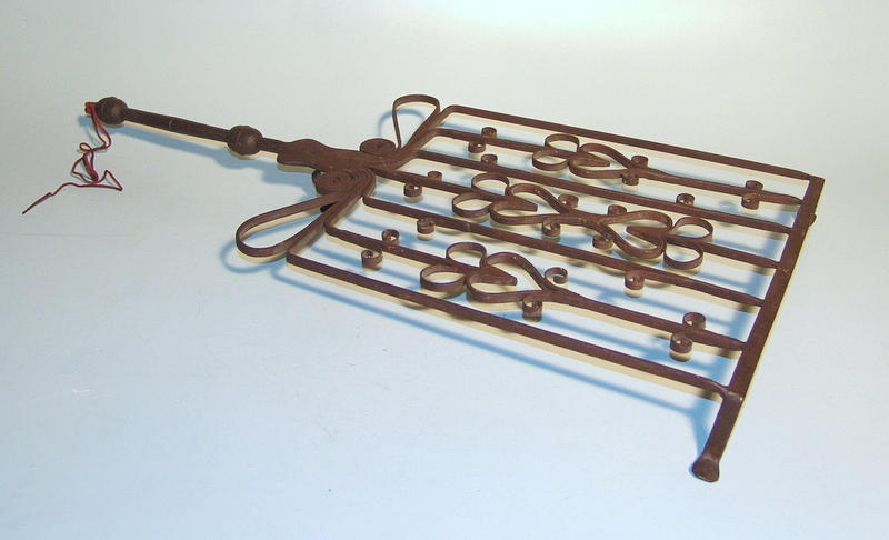 PARRILLA SARTÉN DE HIERRO FORJADO.