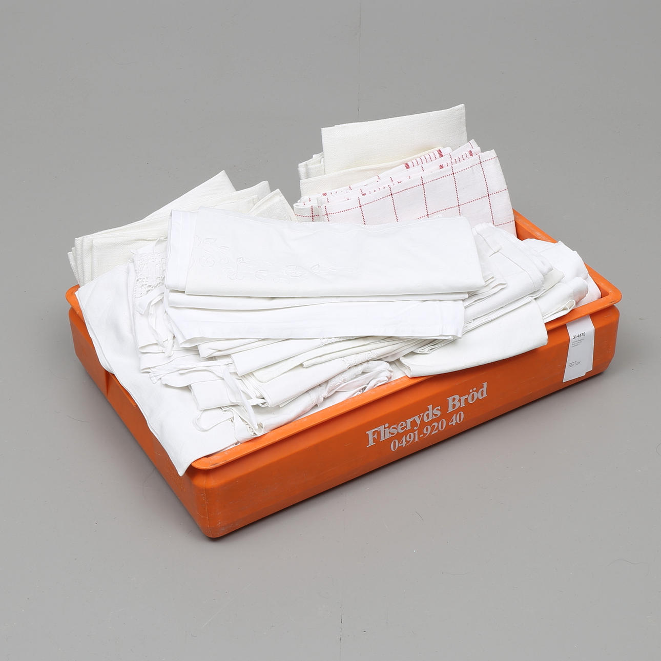 LINNEHANDDUKAR, LAKAN, ÖRNGOTT.