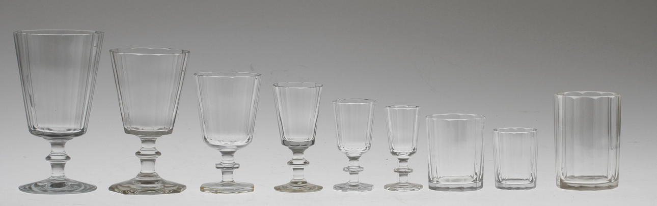 GLASSERVIS, ca 51 delar, Karlberg, Elis Bergh, Kosta, 1900-tal.