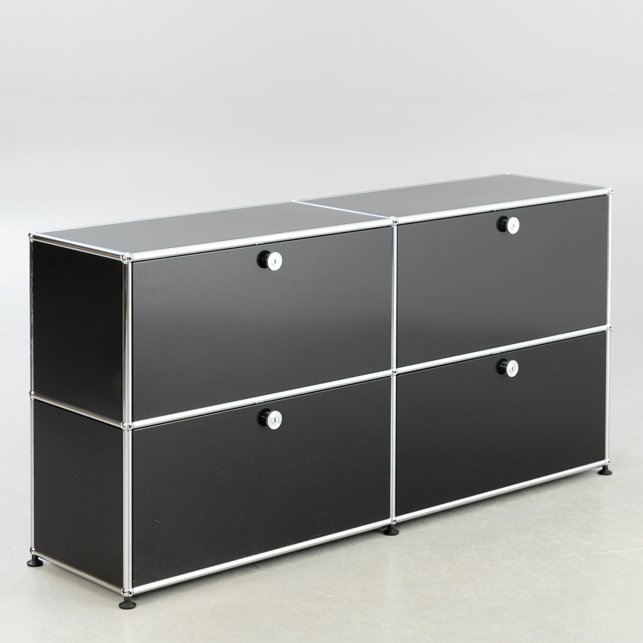 USM Haller lavbord. stål, krom, sort Schweiz.