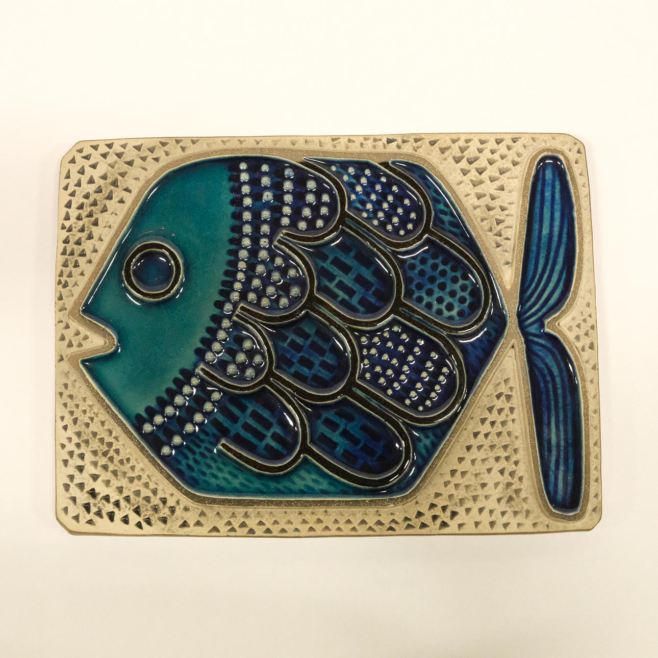 MARI SIMMULSON. VÄGGPLATTA, UPSALA-EKEBY.