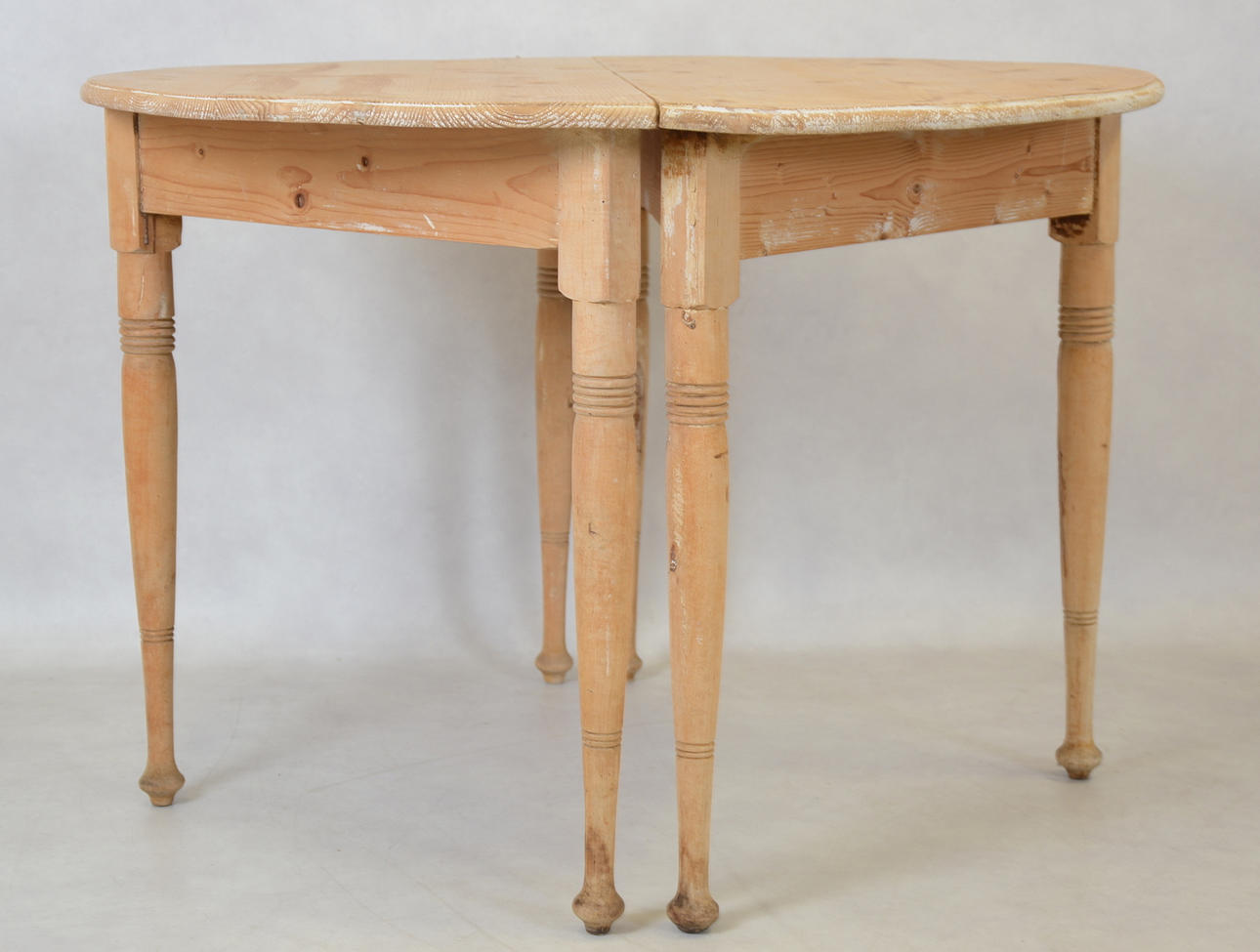 HALVMÅNEBORD, 1 par, 18/1900-tal.