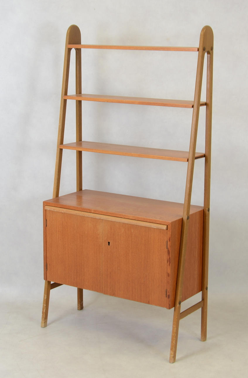 BOKHYLLA MED UNDERSKÅP, teak, 1950/60-tal.